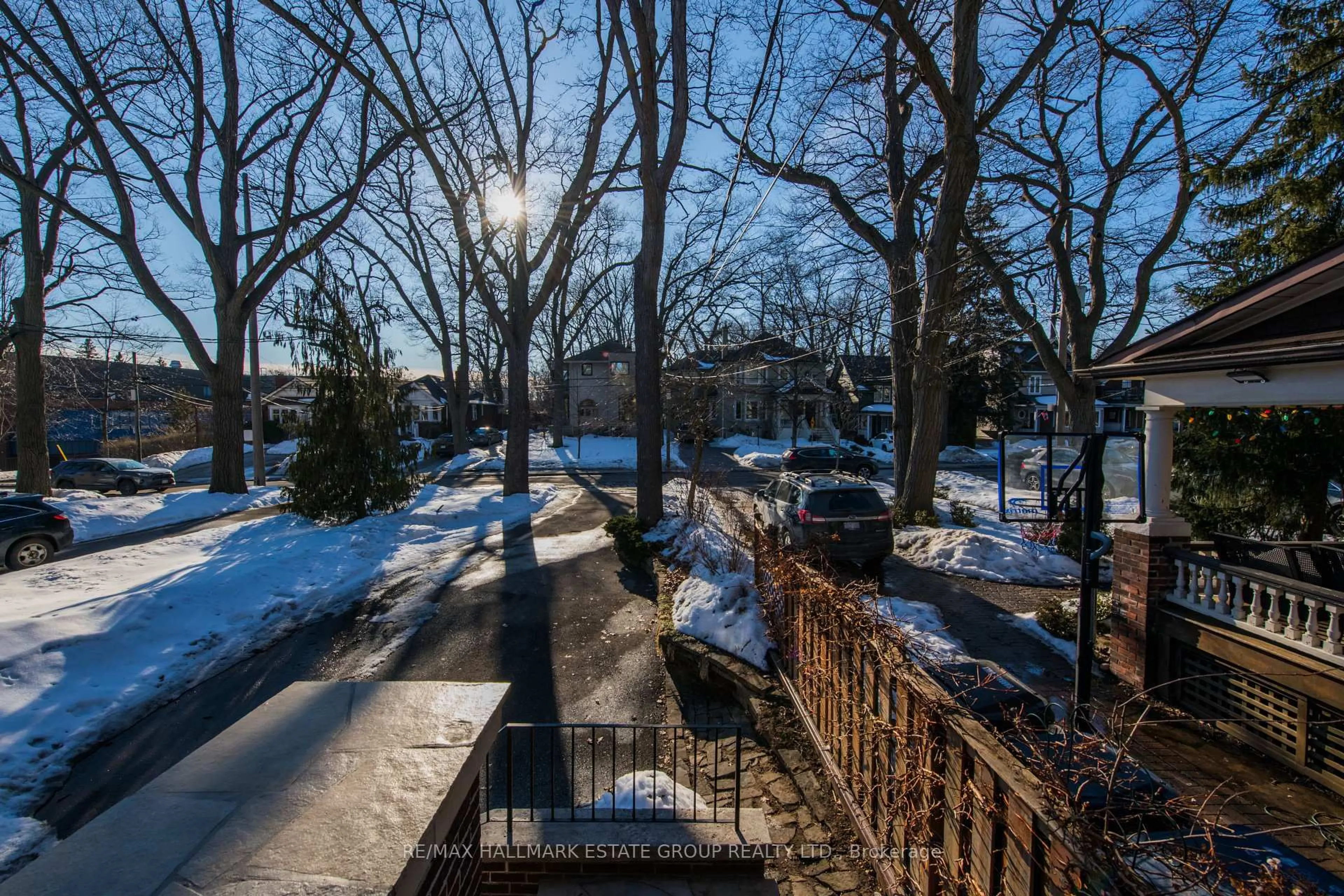 Patio, street for 249 Beech Ave, Toronto Ontario M4E 3J1