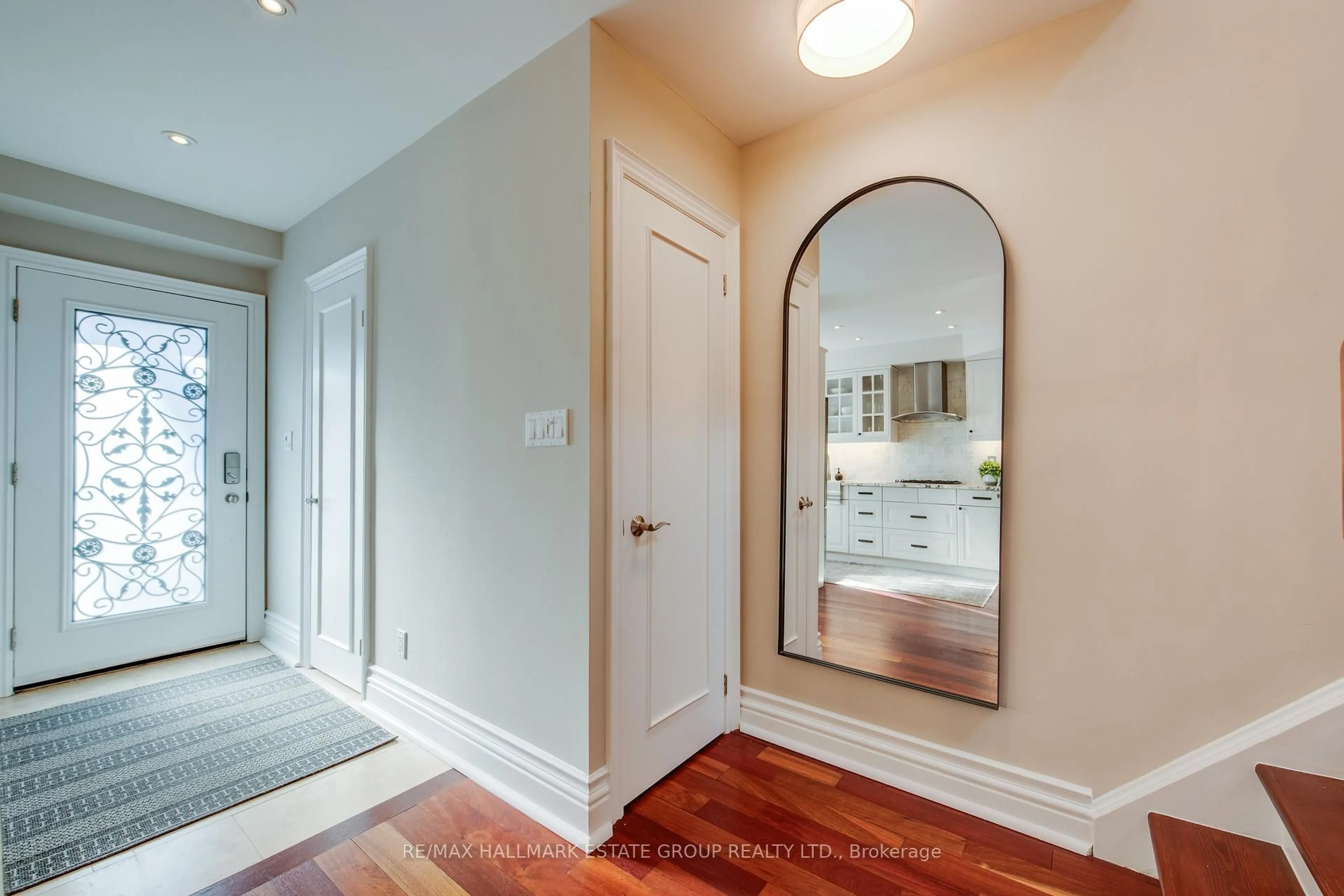 Indoor entryway for 249 Beech Ave, Toronto Ontario M4E 3J1
