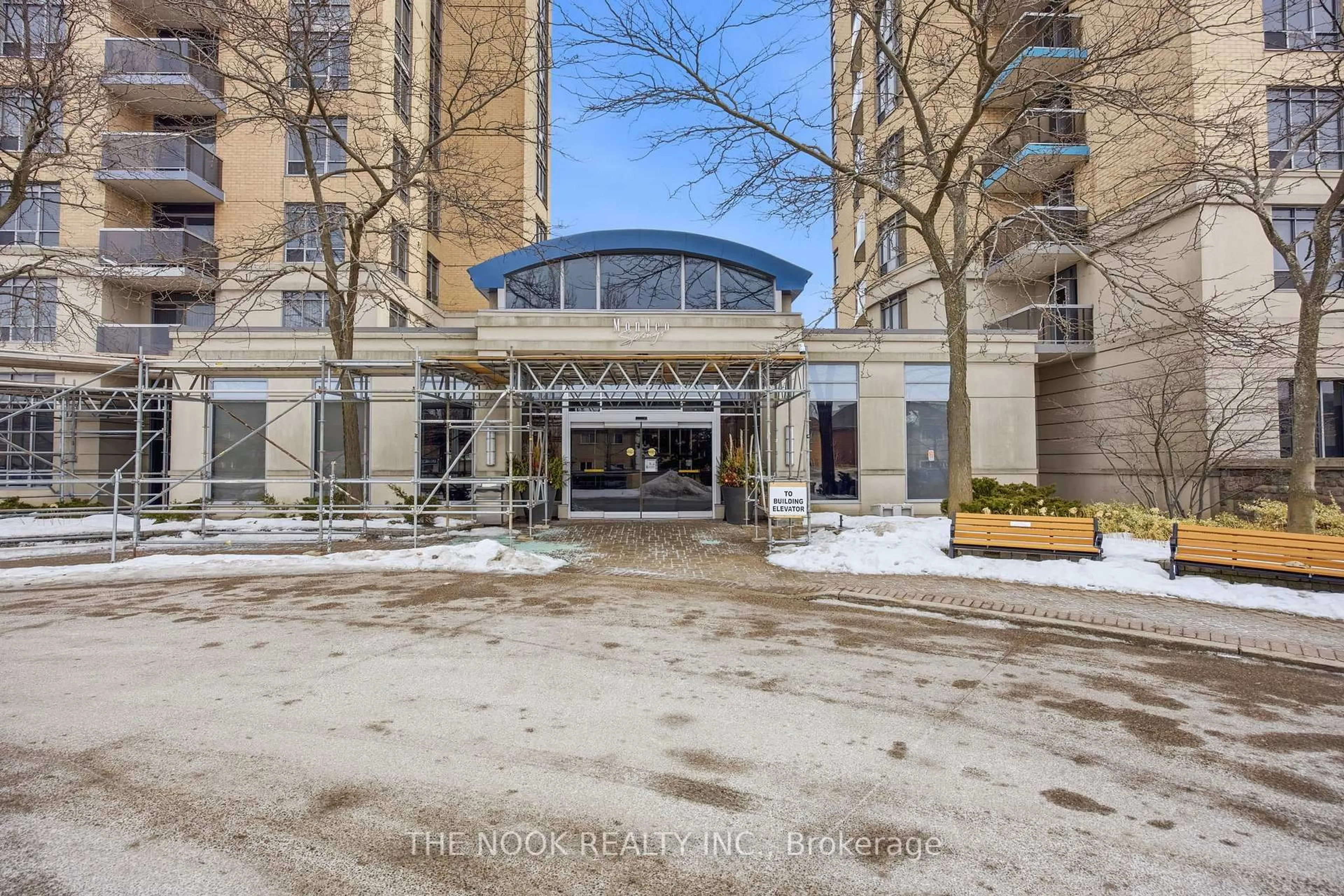 Indoor foyer for 18 Mondeo Dr #332, Toronto Ontario M1P 5C8