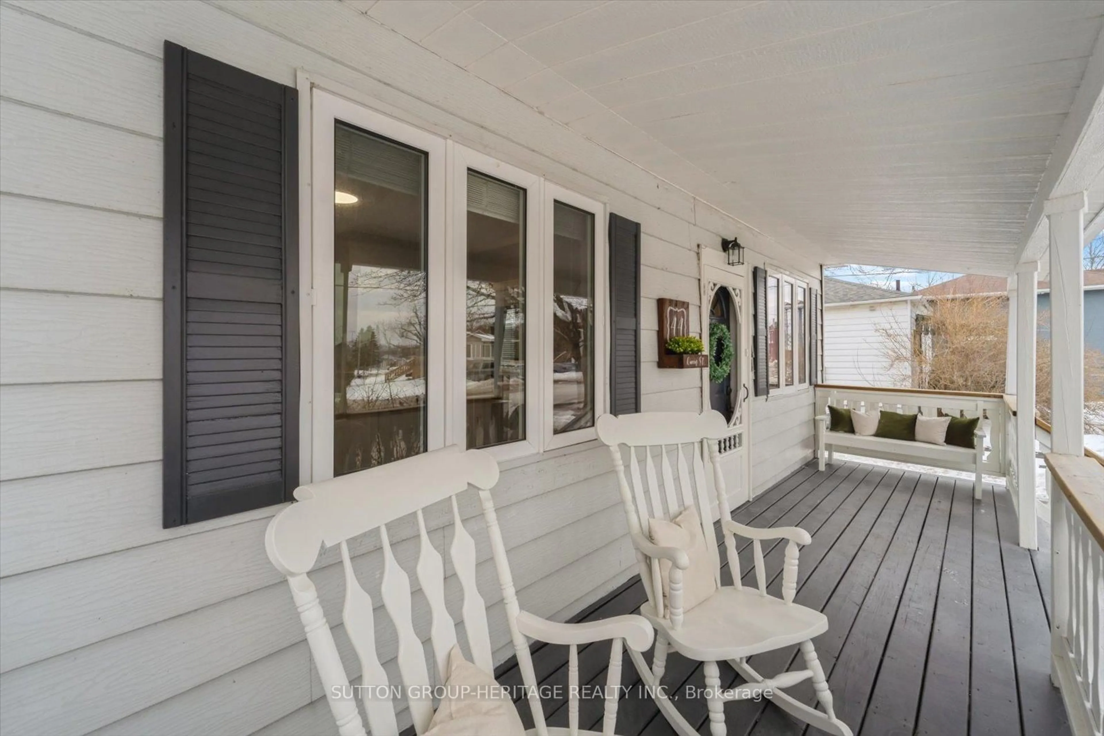 Patio, street for 44 Queen St, Clarington Ontario L1C 1M2