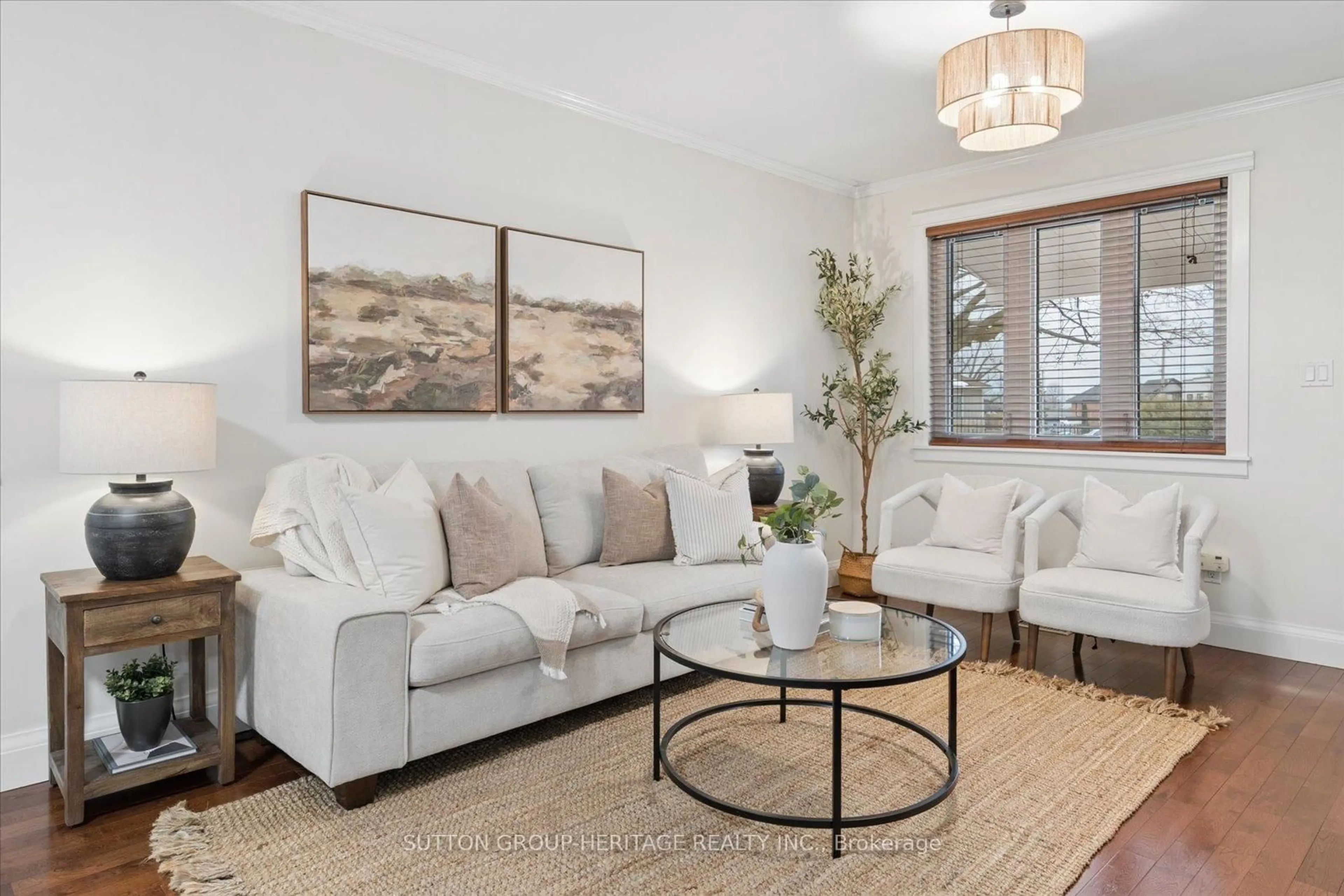 Living room with furniture, unknown for 44 Queen St, Clarington Ontario L1C 1M2