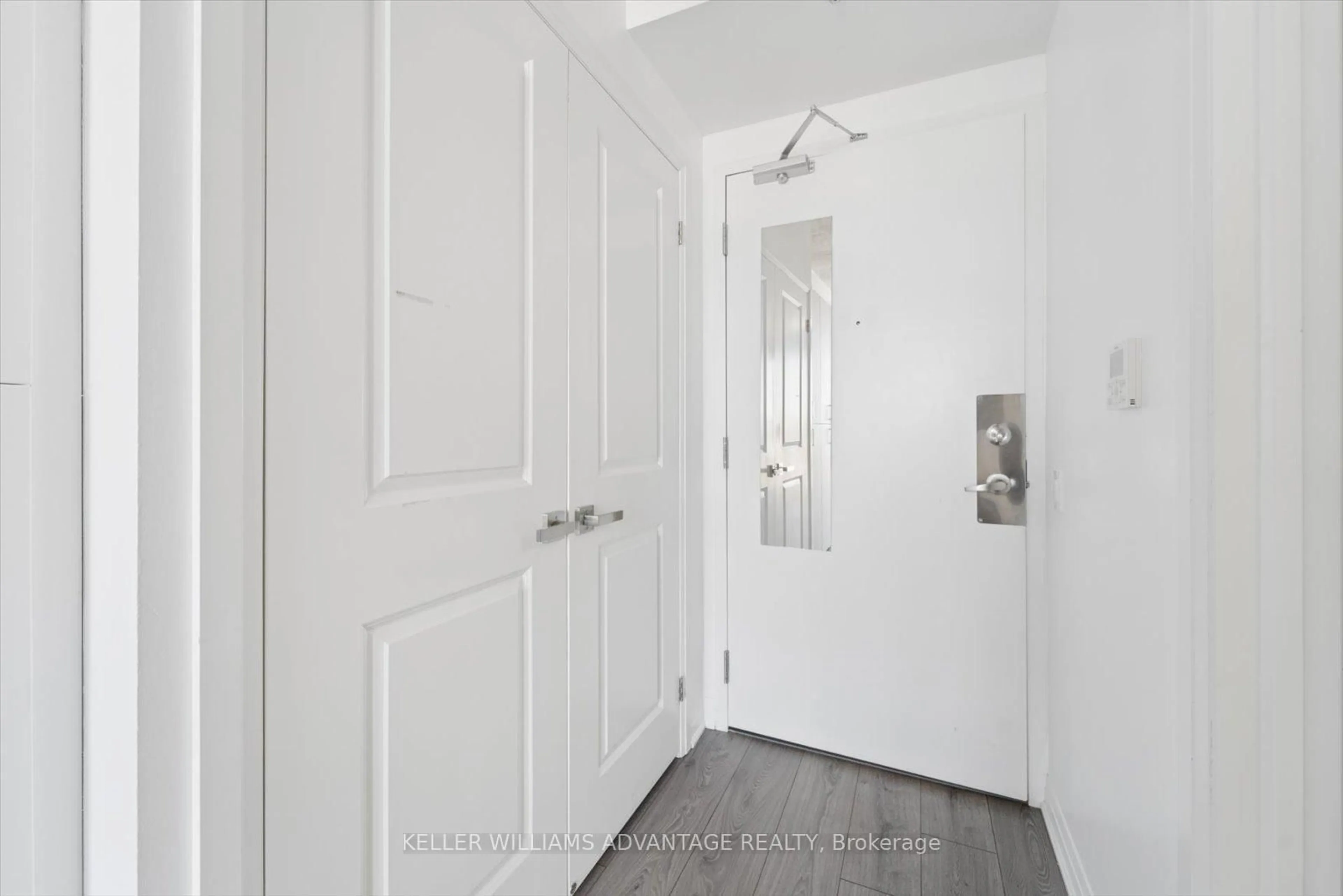 Indoor entryway for 1900 Simcoe St #434, Oshawa Ontario L1G 4Y3