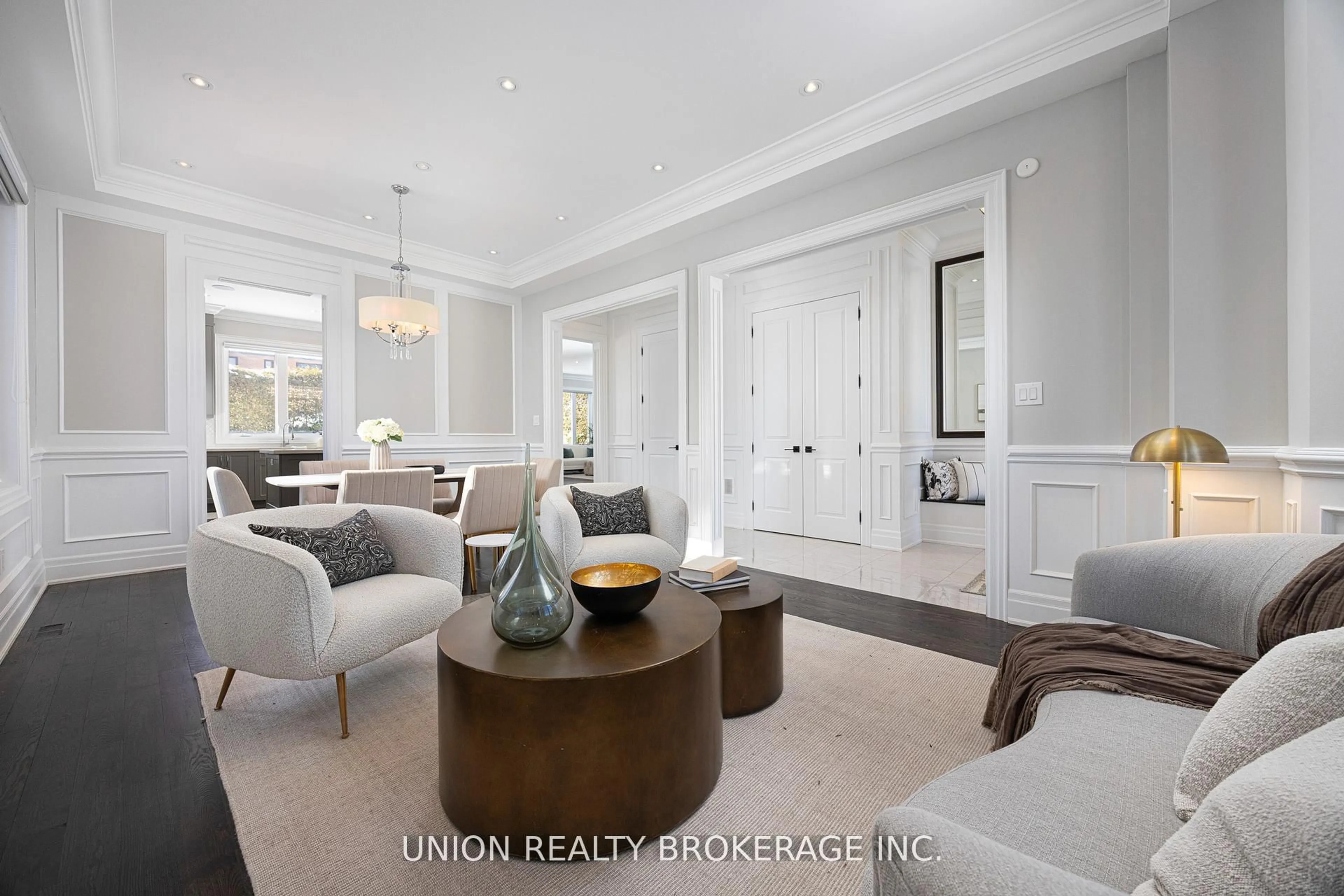 Living room with furniture, wood/laminate floor for 44 Scarboro Cres, Toronto Ontario M1M 2J4