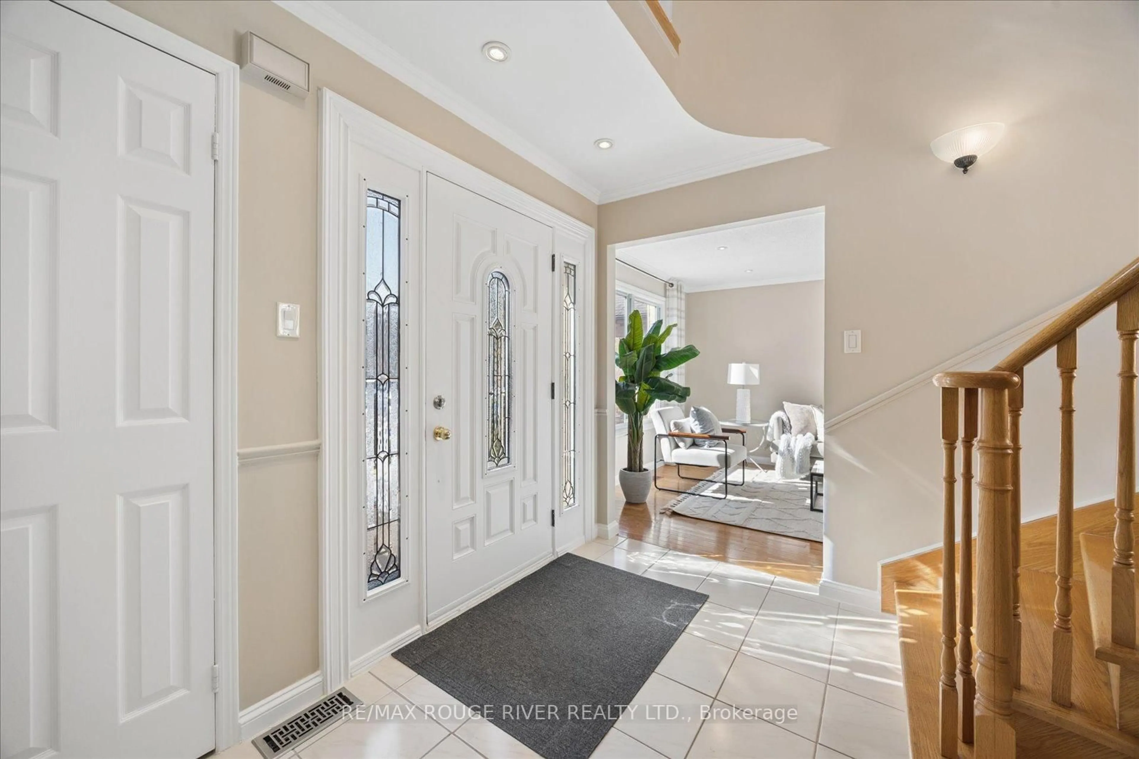 Indoor entryway for 598 Maitland Dr, Pickering Ontario L1W 3T6