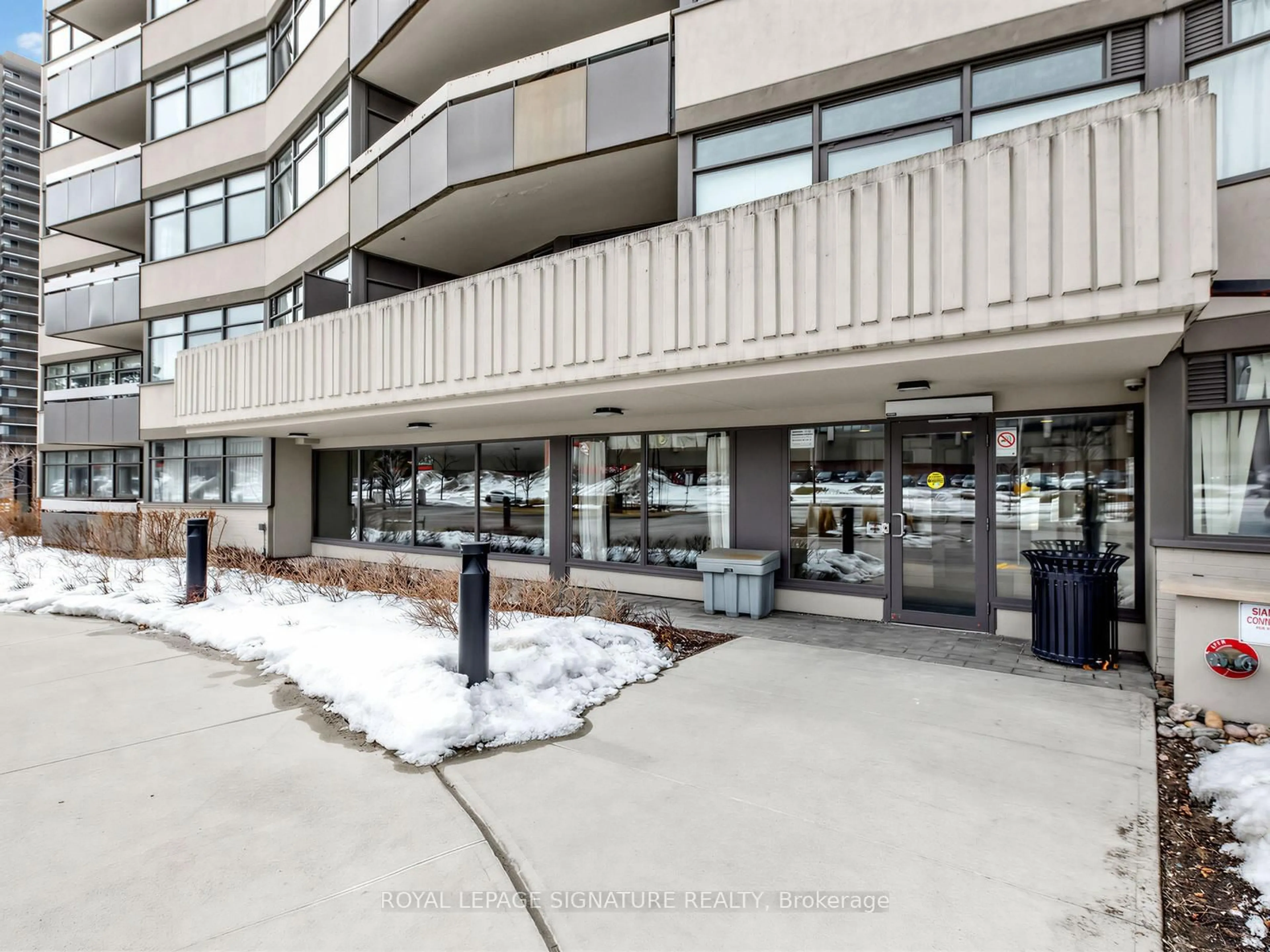 Indoor foyer for 3131 Bridletown Circ #908, Toronto Ontario M1W 2S9