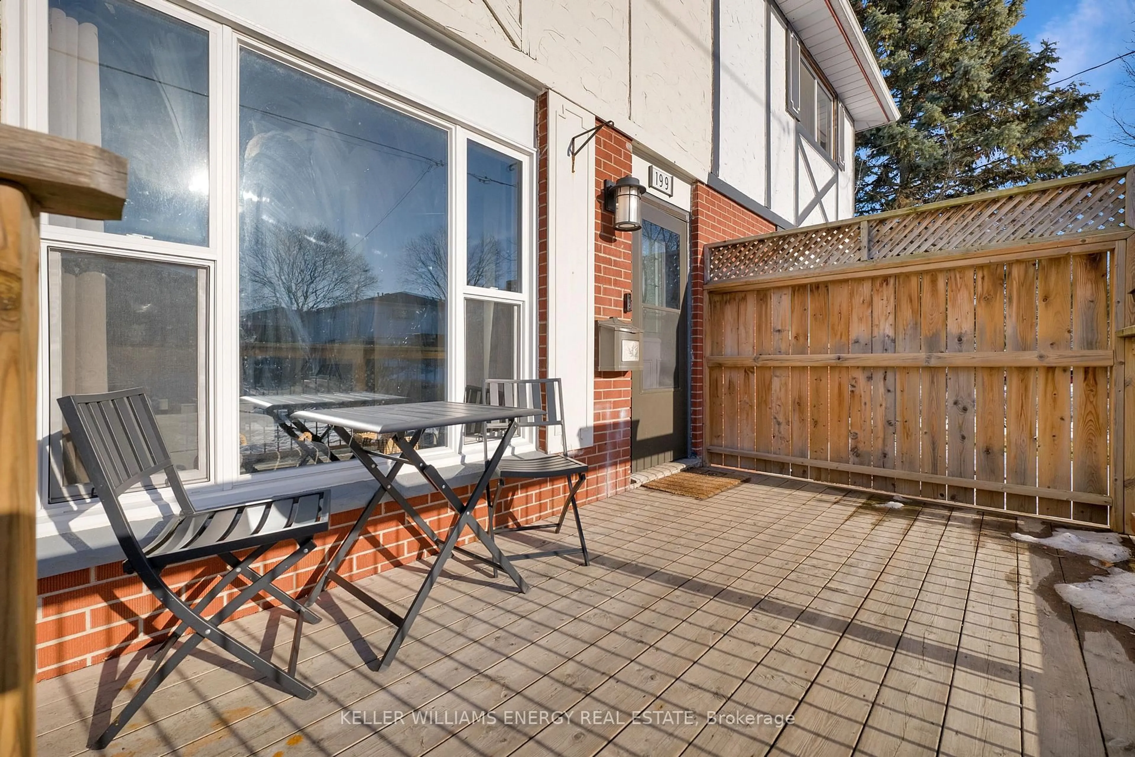 Patio, street for 199 Barkley Cres, Oshawa Ontario L1J 2E5