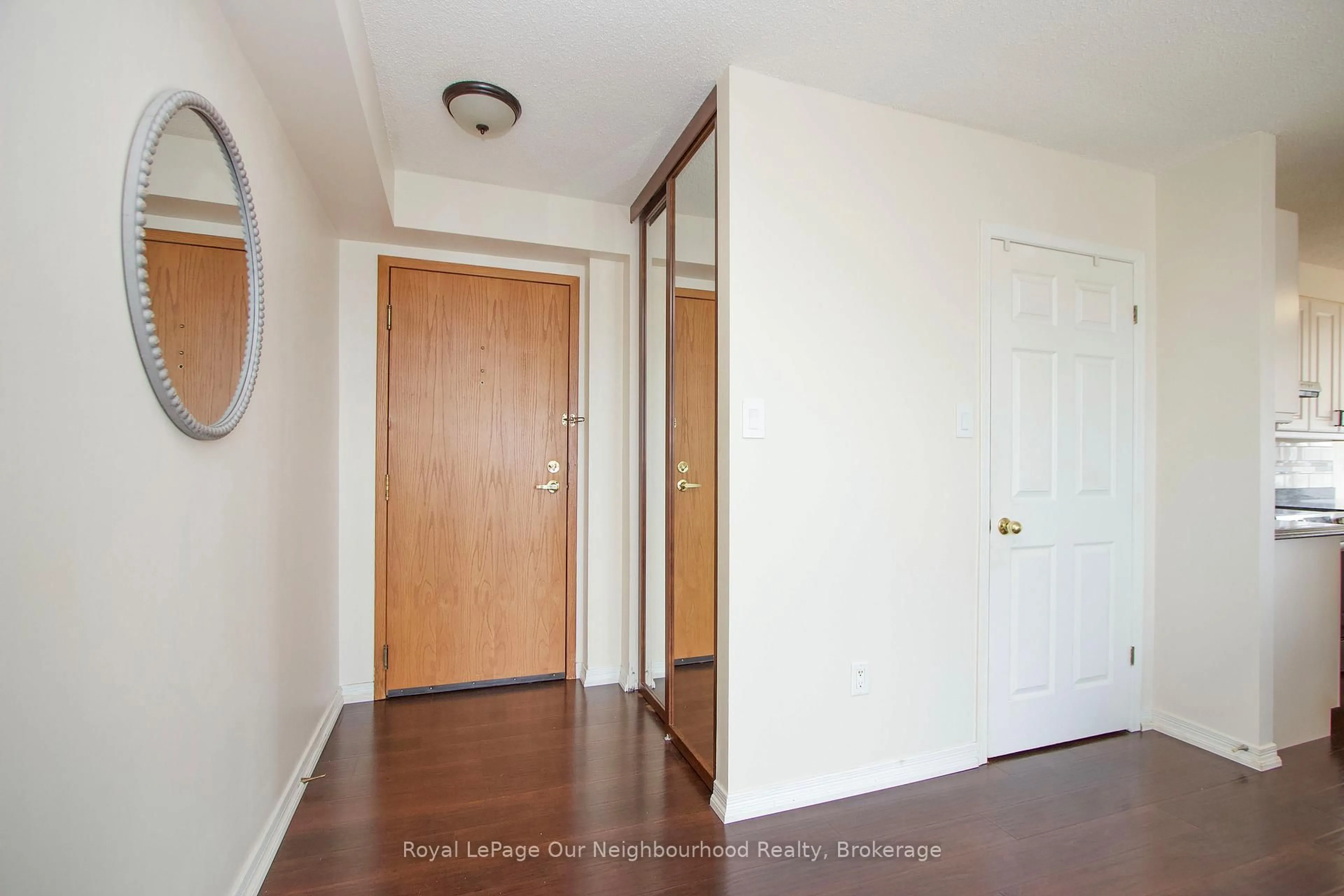 Indoor entryway for 80 Athol St #702, Oshawa Ontario L1H 8B7