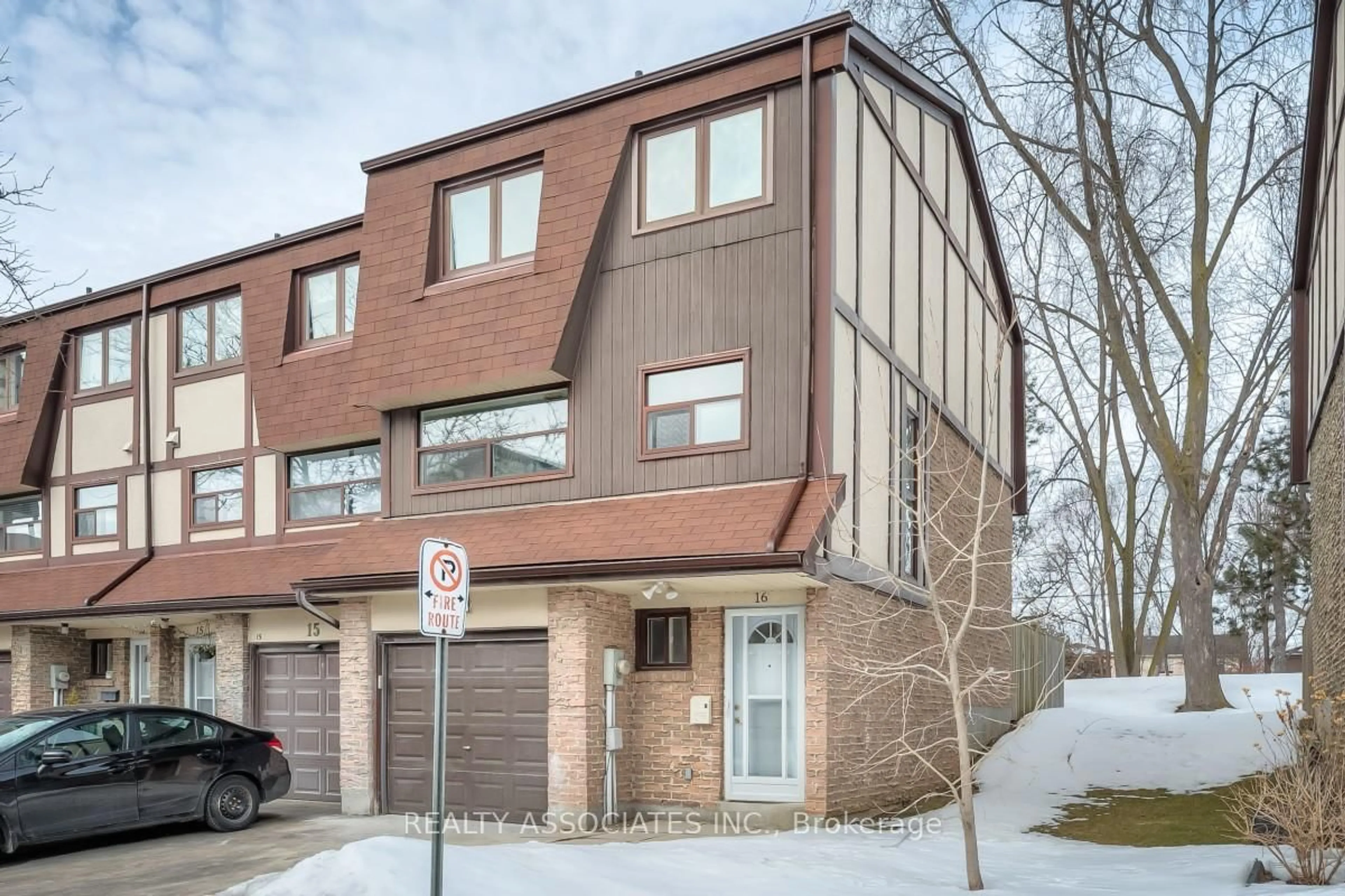 Home with brick exterior material, street for 1975 Memory Lane #16, Pickering Ontario L1V 3M3