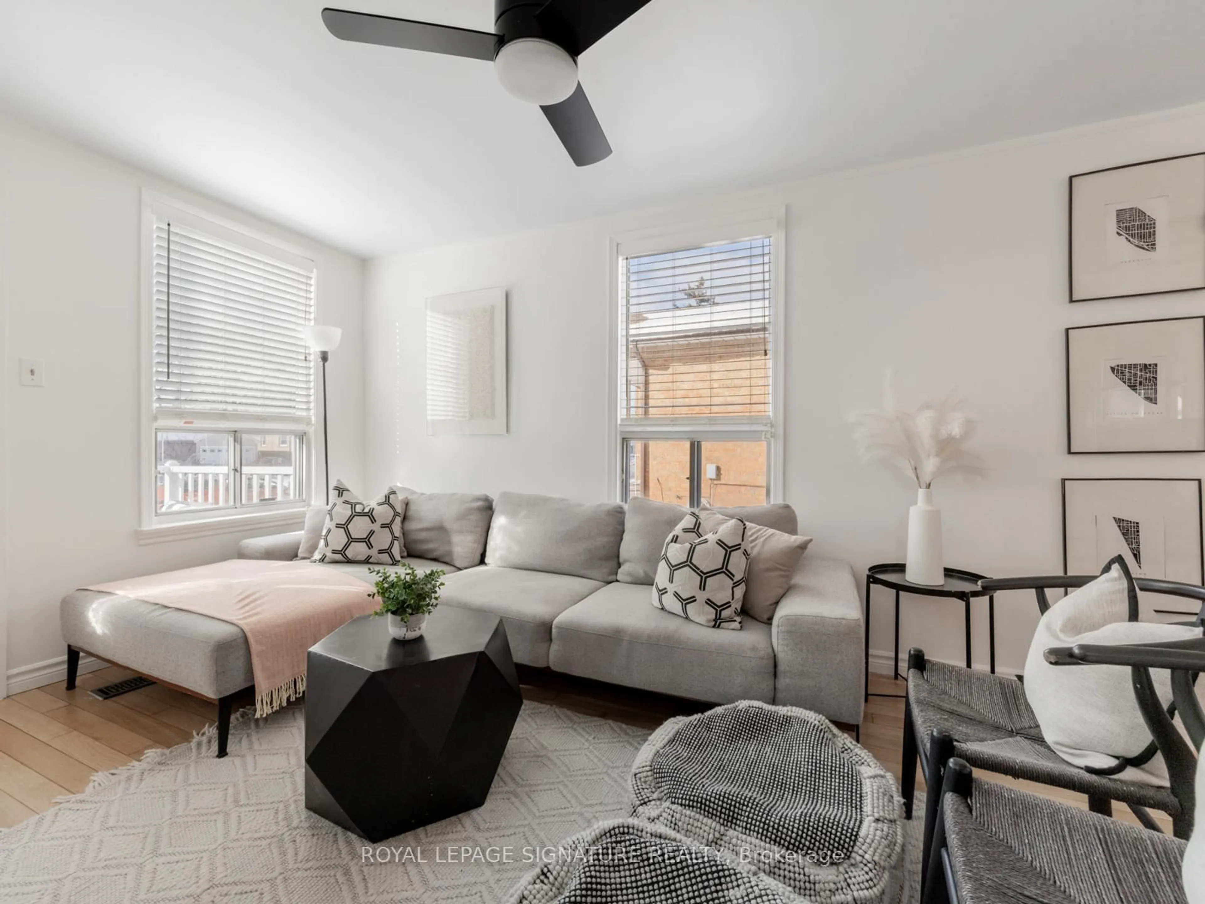 Living room with furniture, unknown for 405 Pharmacy Ave, Toronto Ontario M1L 3G5