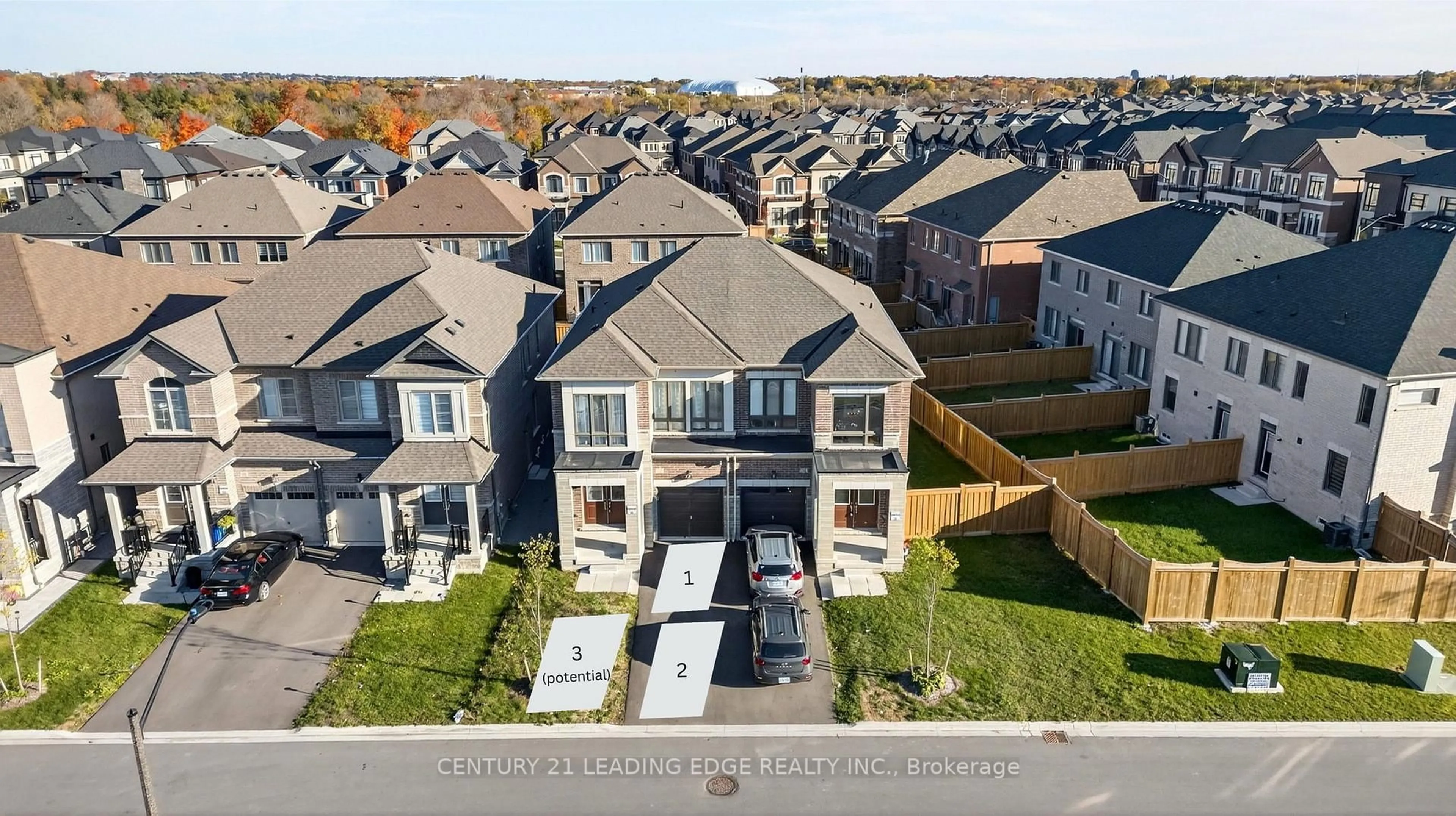A pic from outside/outdoor area/front of a property/back of a property/a pic from drone, street for 72 Fruitful Cres, Whitby Ontario L1P 0N3