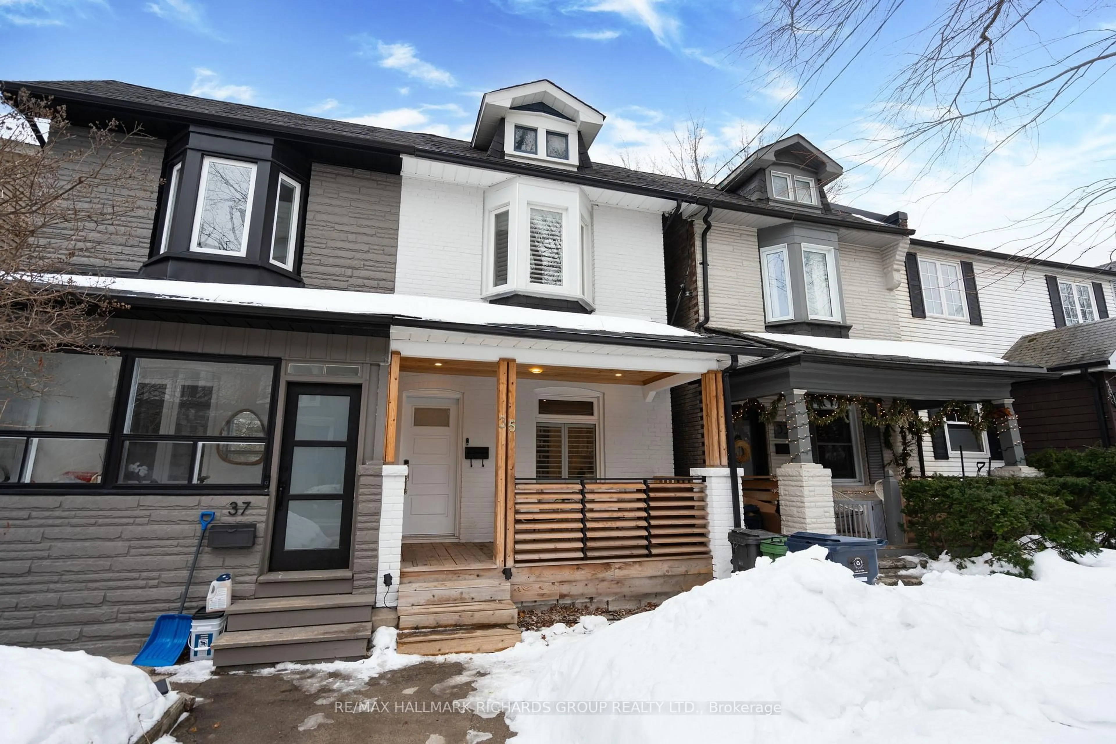 Unknown for 35 Burgess Ave, Toronto Ontario M4E 1W8