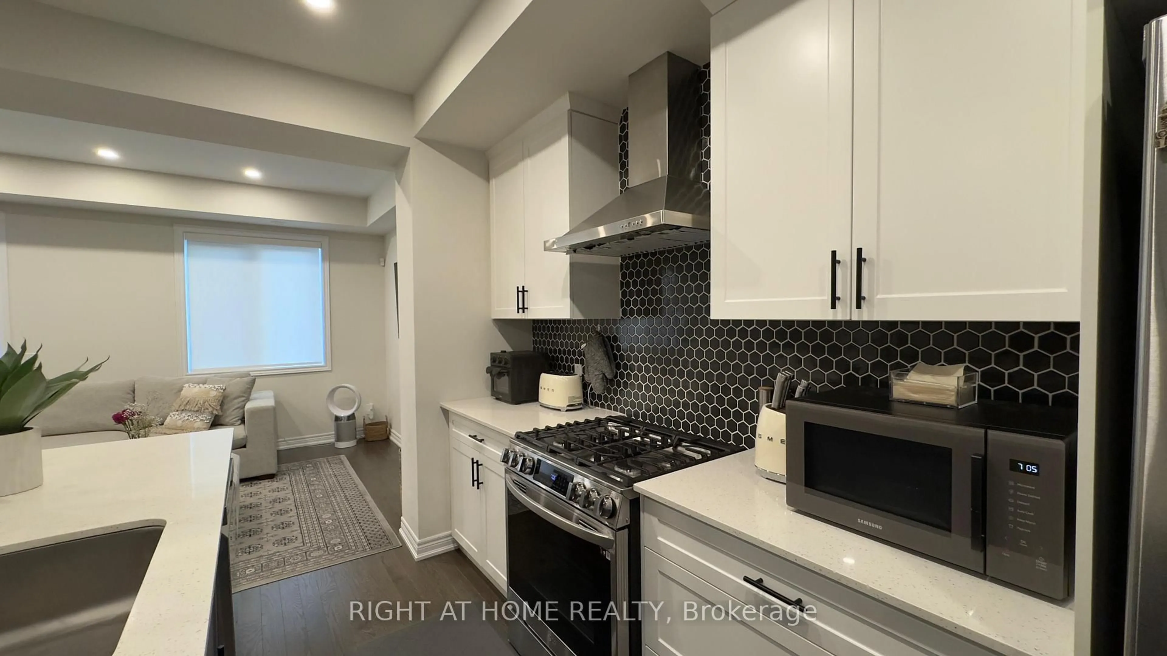 Open concept kitchen, ceramic/tile floor for 89 Dorian Dr, Whitby Ontario L1P 0C8