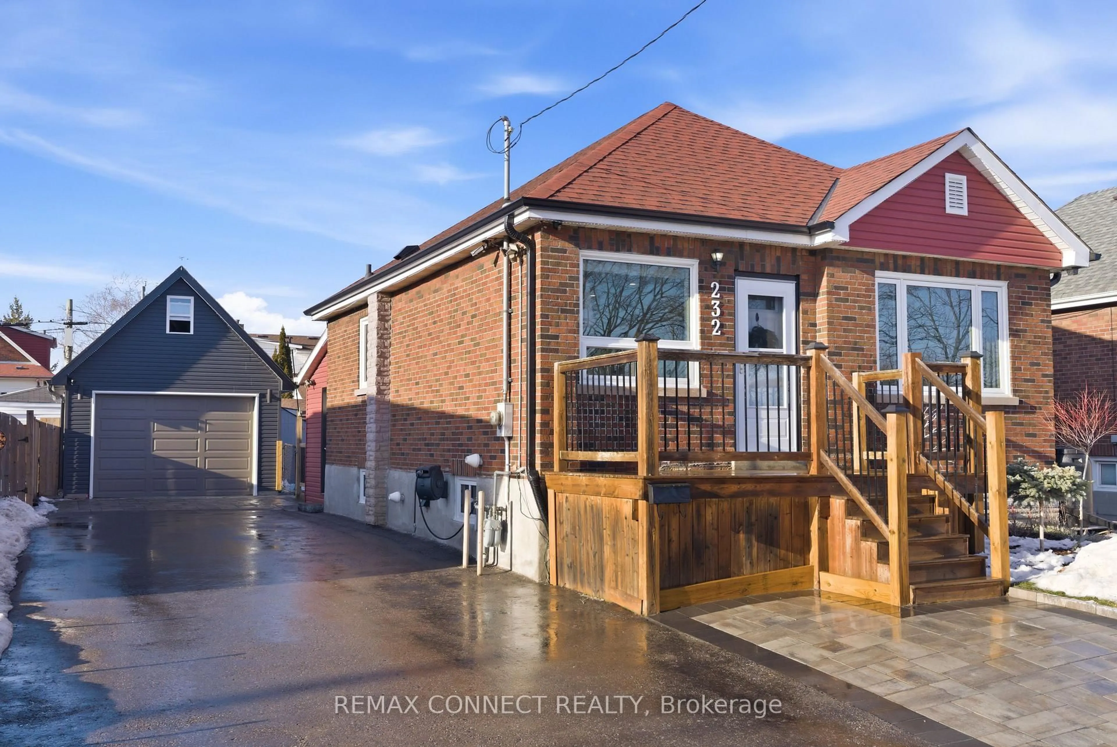 A pic from outside/outdoor area/front of a property/back of a property/a pic from drone, street for 232 George St, Oshawa Ontario L1H 2W5