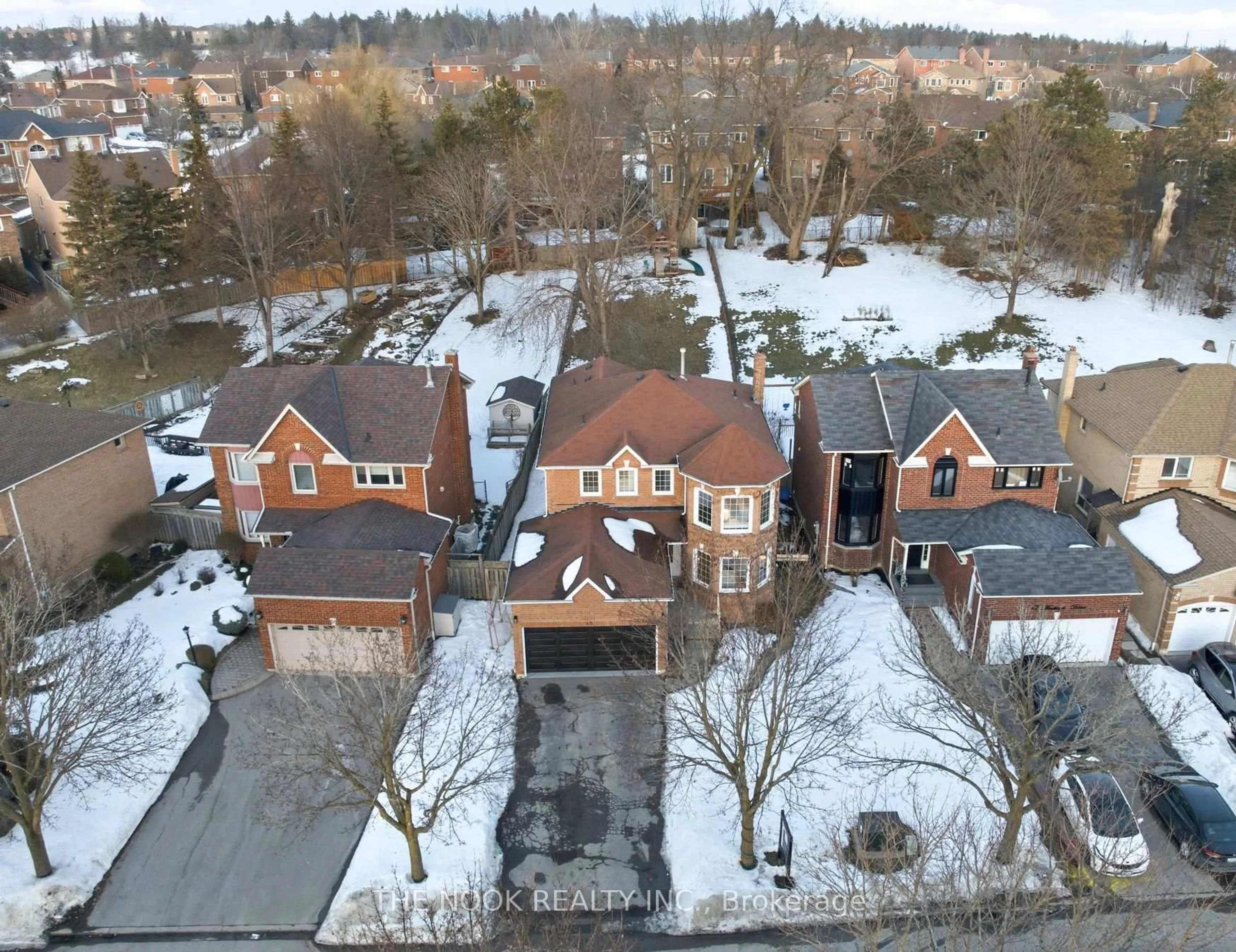 A pic from outside/outdoor area/front of a property/back of a property/a pic from drone, street for 49 Meekings Dr, Ajax Ontario L1T 3N2