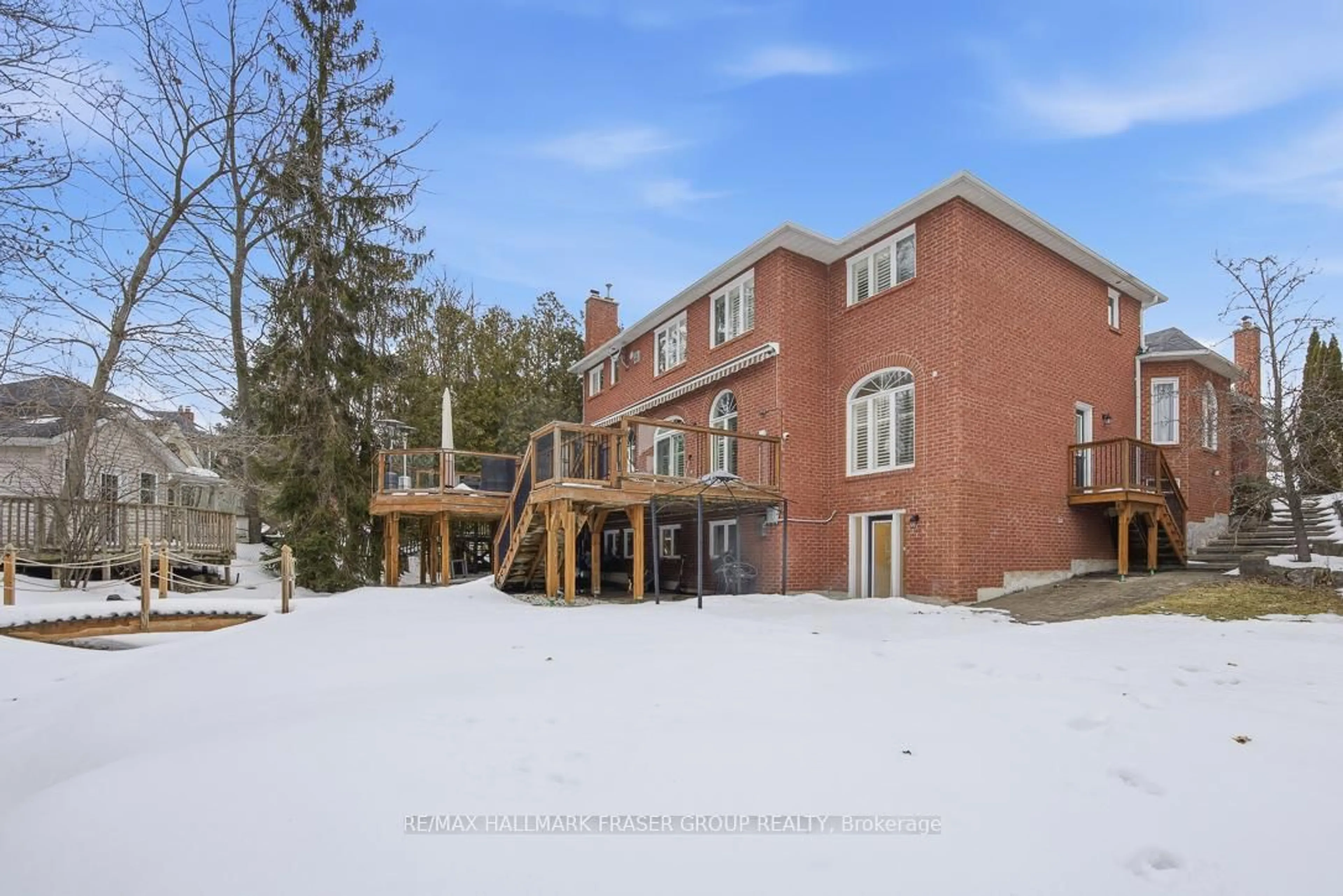 Patio, unknown for 813 Primrose Crt, Pickering Ontario L1X 2S8