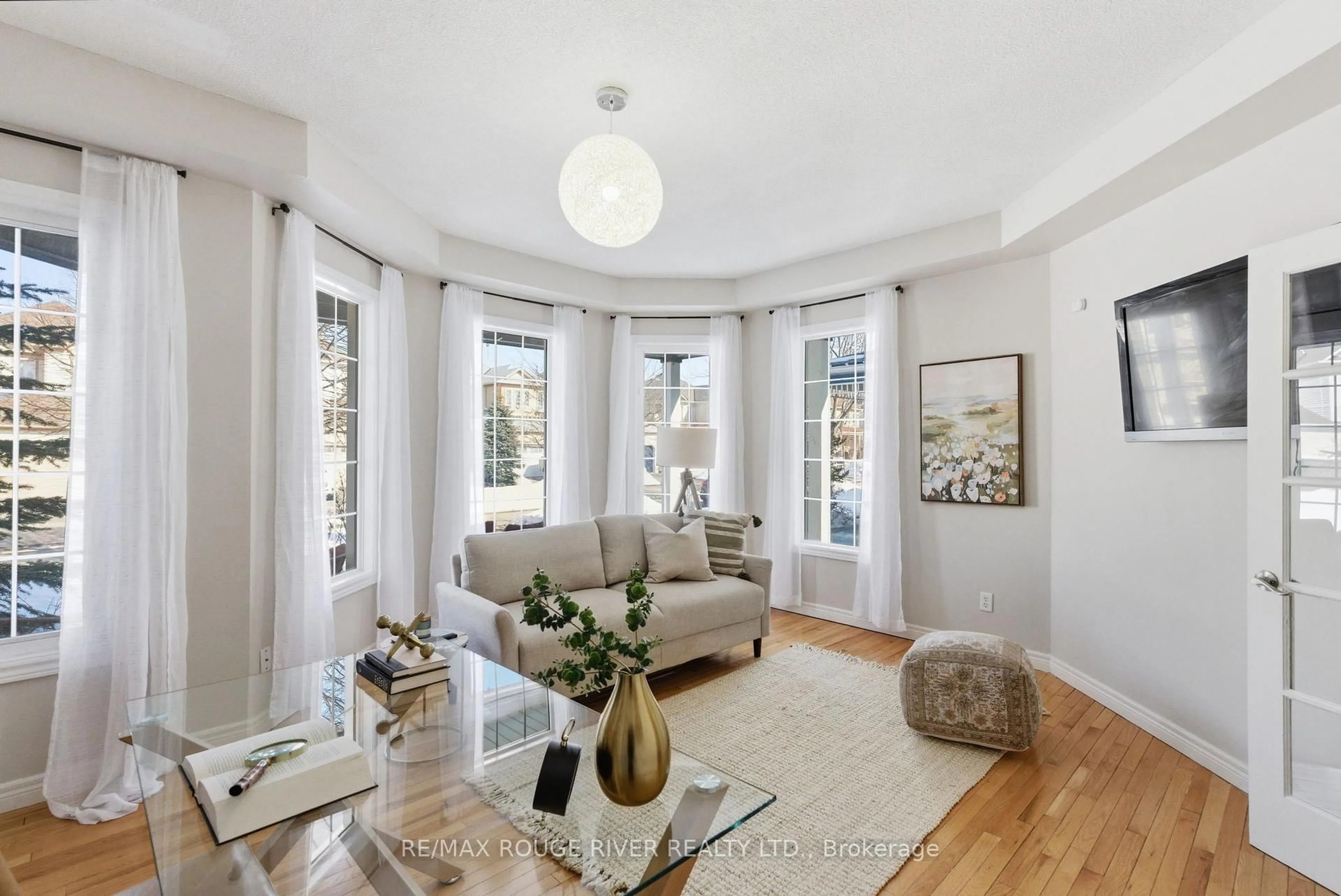 Living room with furniture, unknown for 46 Sandford Cres, Whitby Ontario L1R 2R9