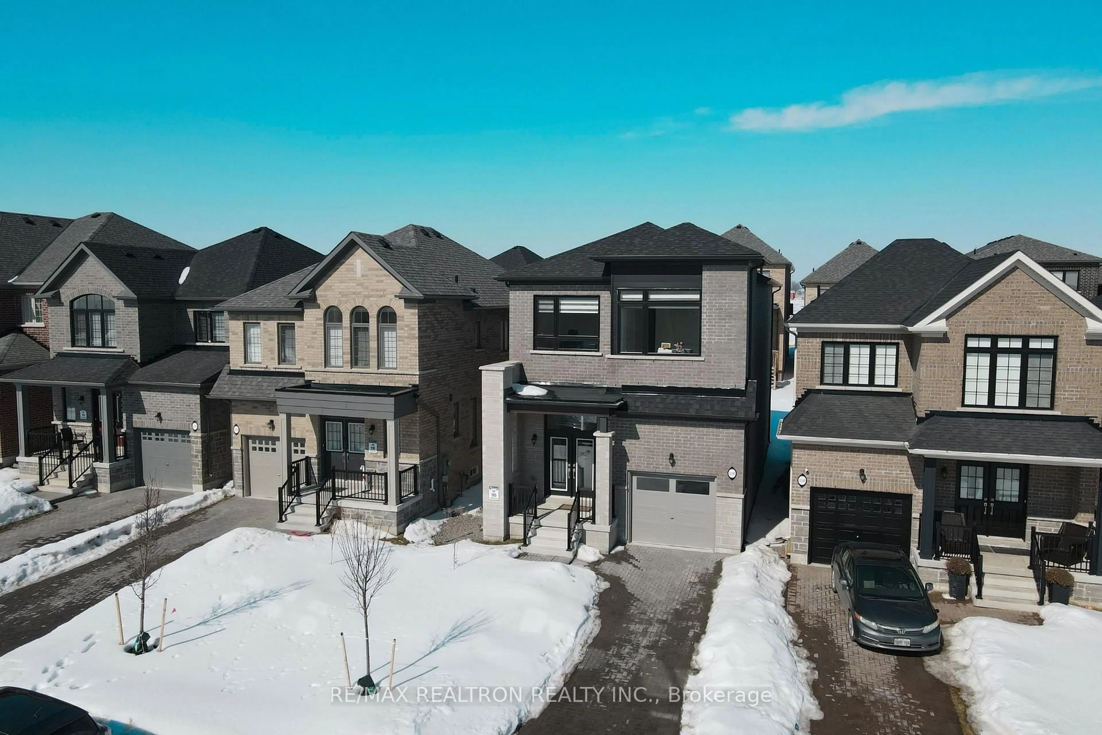 A pic from outside/outdoor area/front of a property/back of a property/a pic from drone, street for 1136 Wilmington Ave, Oshawa Ontario L1L 0T8