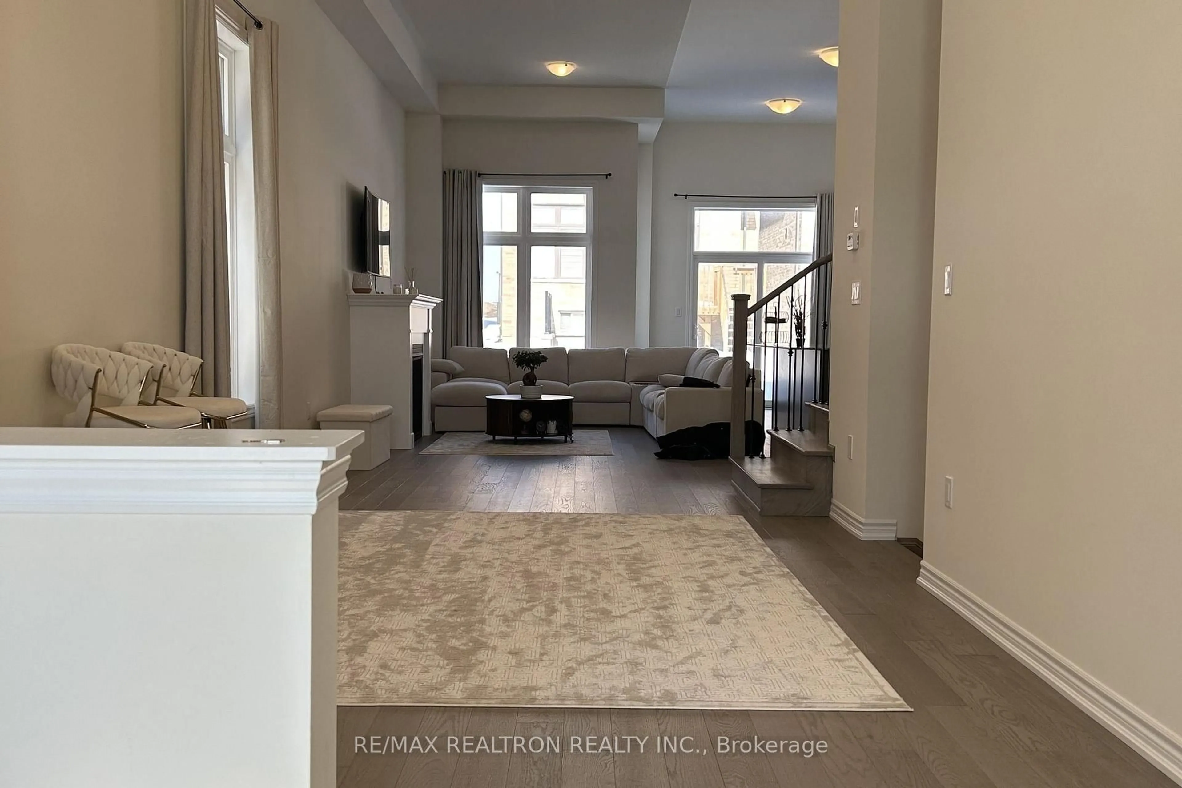 Indoor entryway for 1136 Wilmington Ave, Oshawa Ontario L1L 0T8