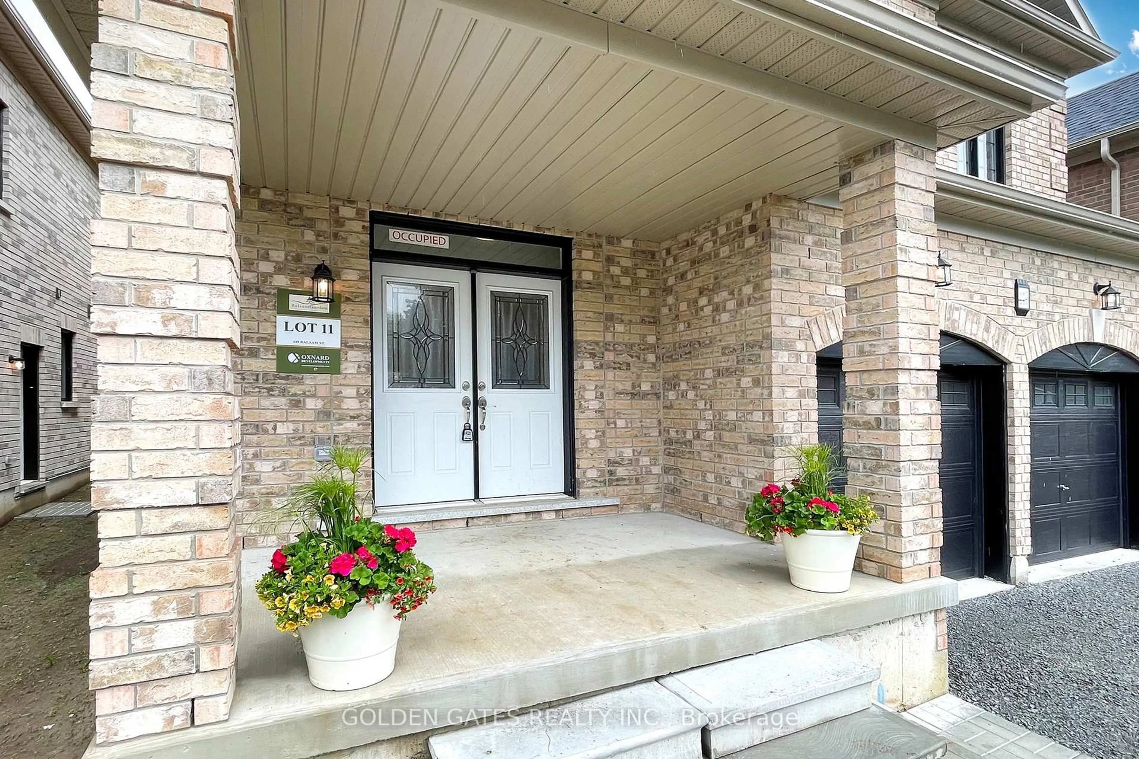 Indoor entryway for 449 Balsam St, Scugog Ontario L9L 1M6