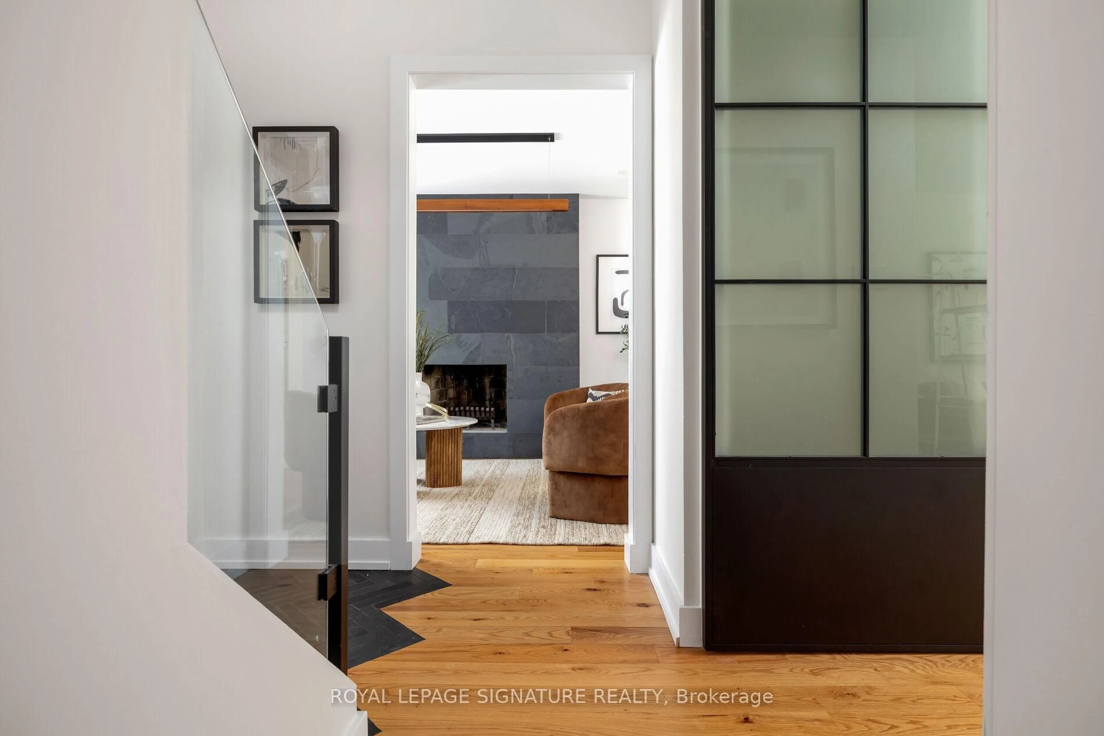 Indoor entryway for 567 Downland Dr, Pickering Ontario L1W 3B1