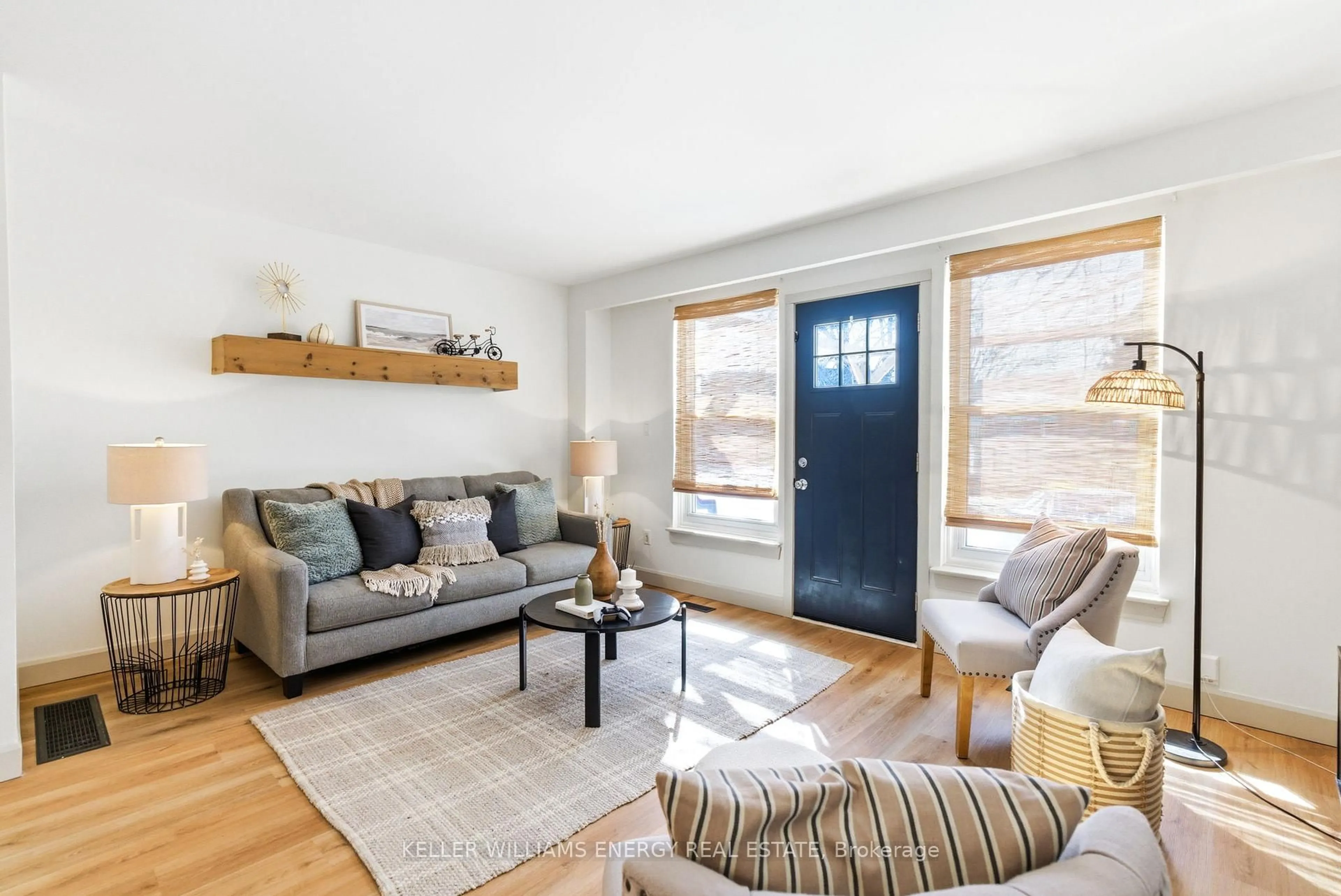 Living room with furniture, unknown for 520 Minto Crt, Oshawa Ontario L1G 5K2