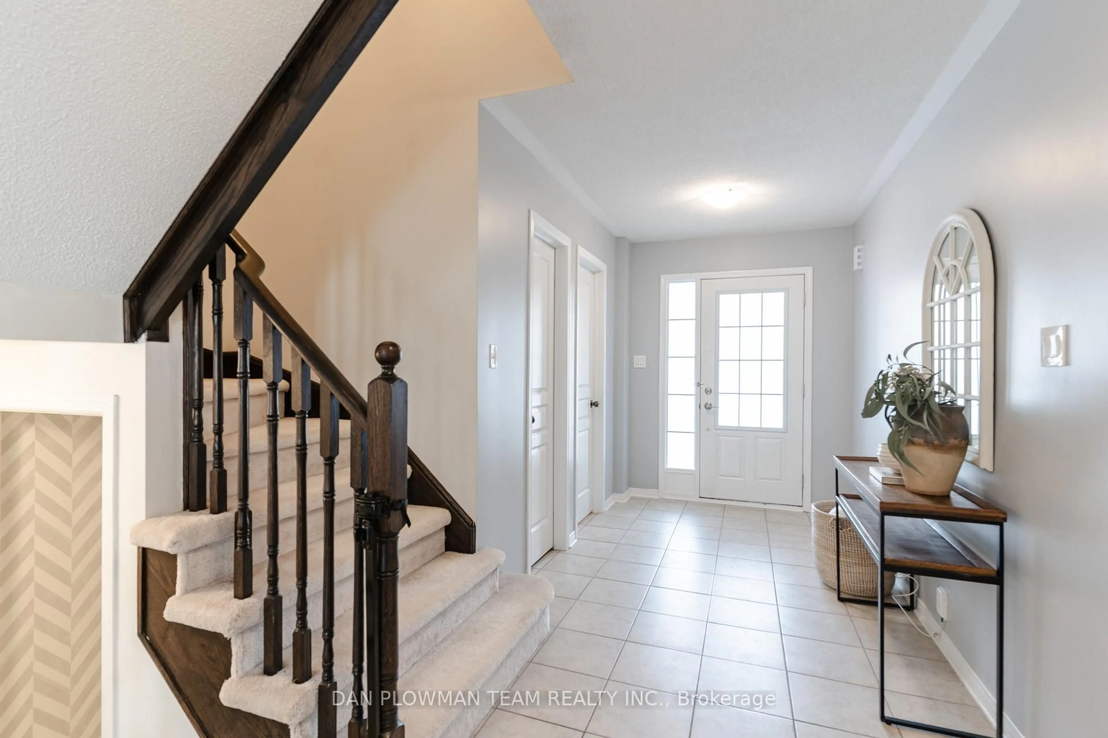 Indoor entryway for 87 Sidney Rundle Ave, Clarington Ontario L1C 0N9