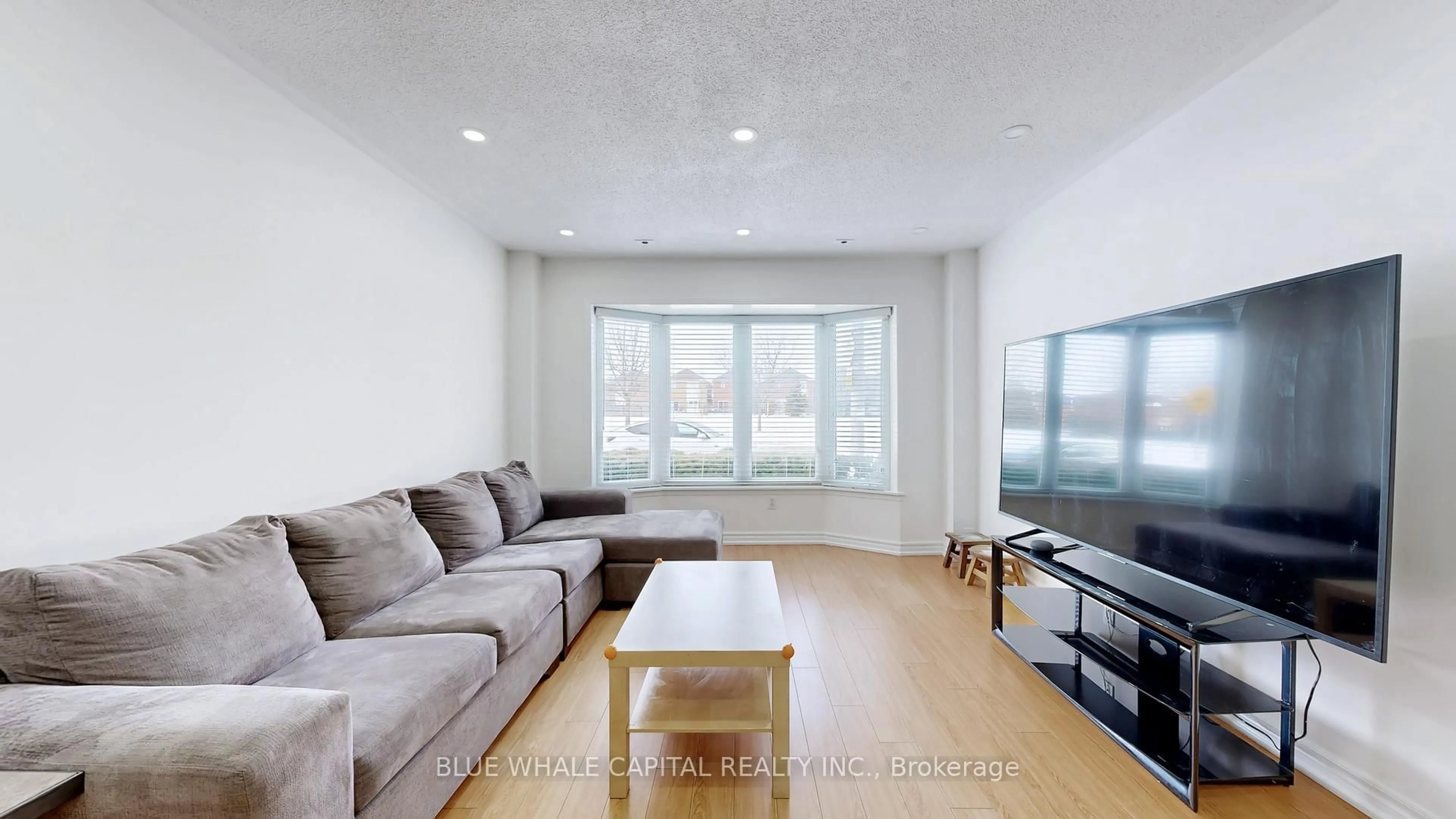 Living room with furniture, wood/laminate floor for 97 Mondeo Dr, Toronto Ontario M1P 5B6