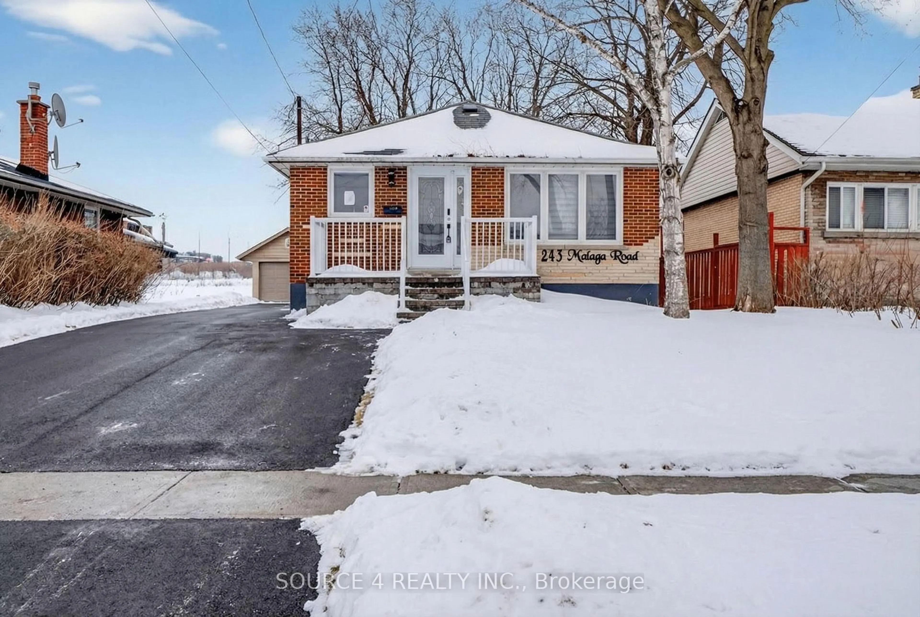 A pic from outside/outdoor area/front of a property/back of a property/a pic from drone, street for 243 Malaga Rd, Oshawa Ontario L1J 1N6