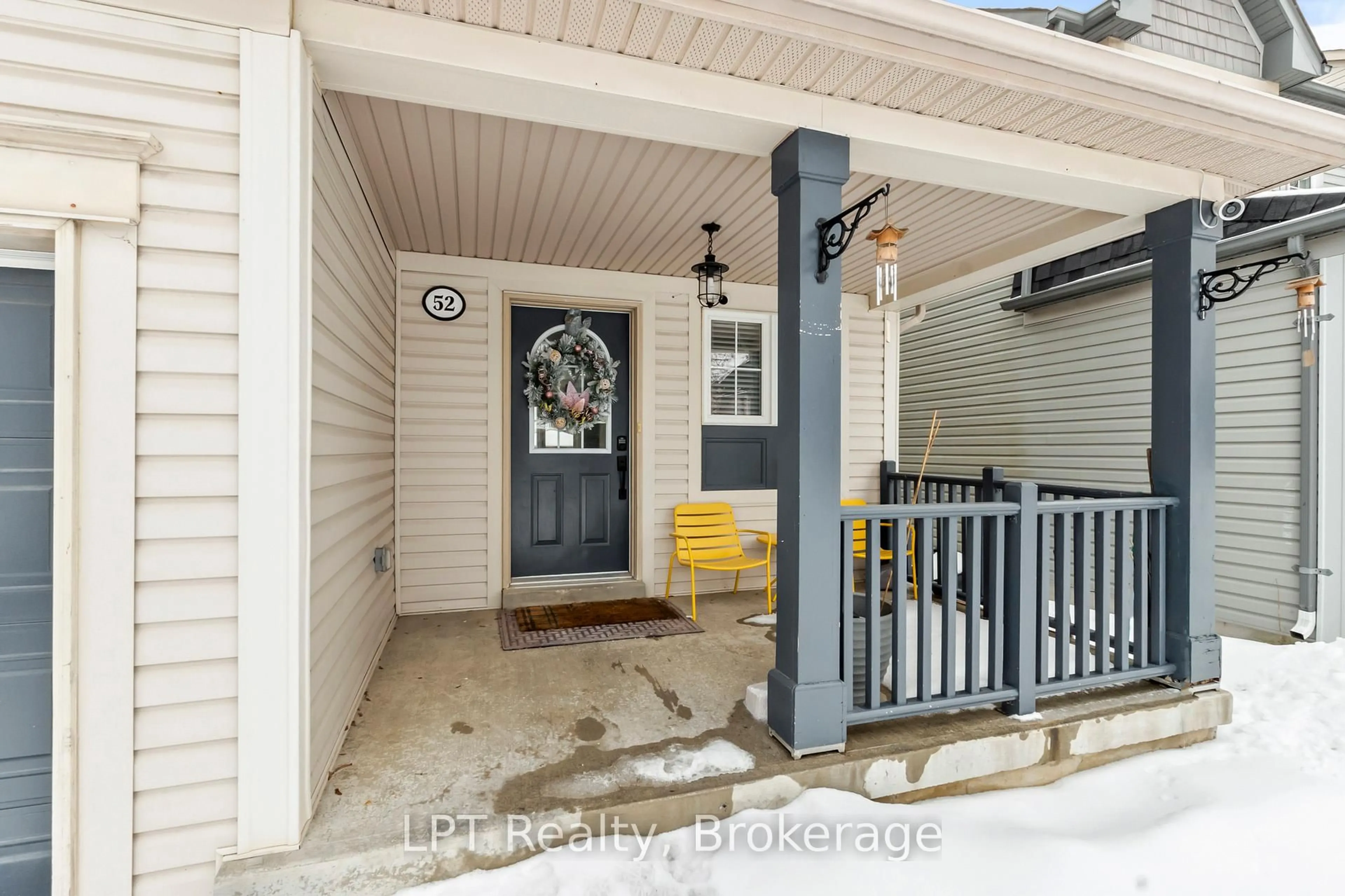 Indoor entryway for 52 Norland Circ, Oshawa Ontario L1L 0A6