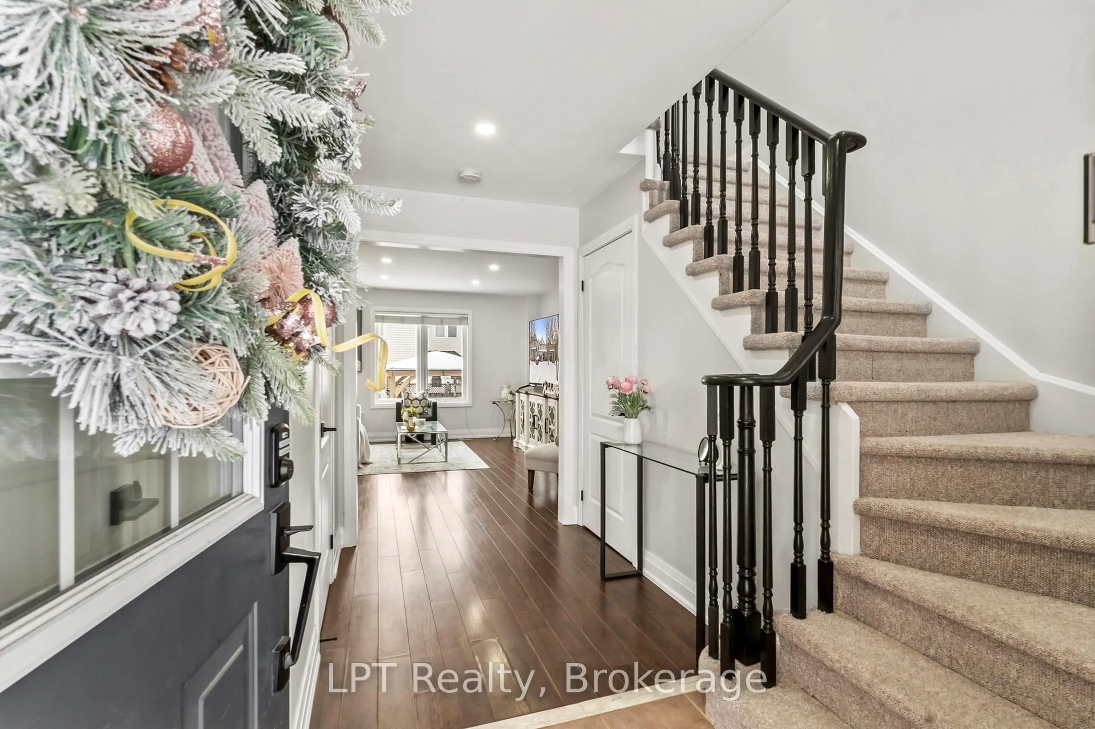 Indoor entryway for 52 Norland Circ, Oshawa Ontario L1L 0A6