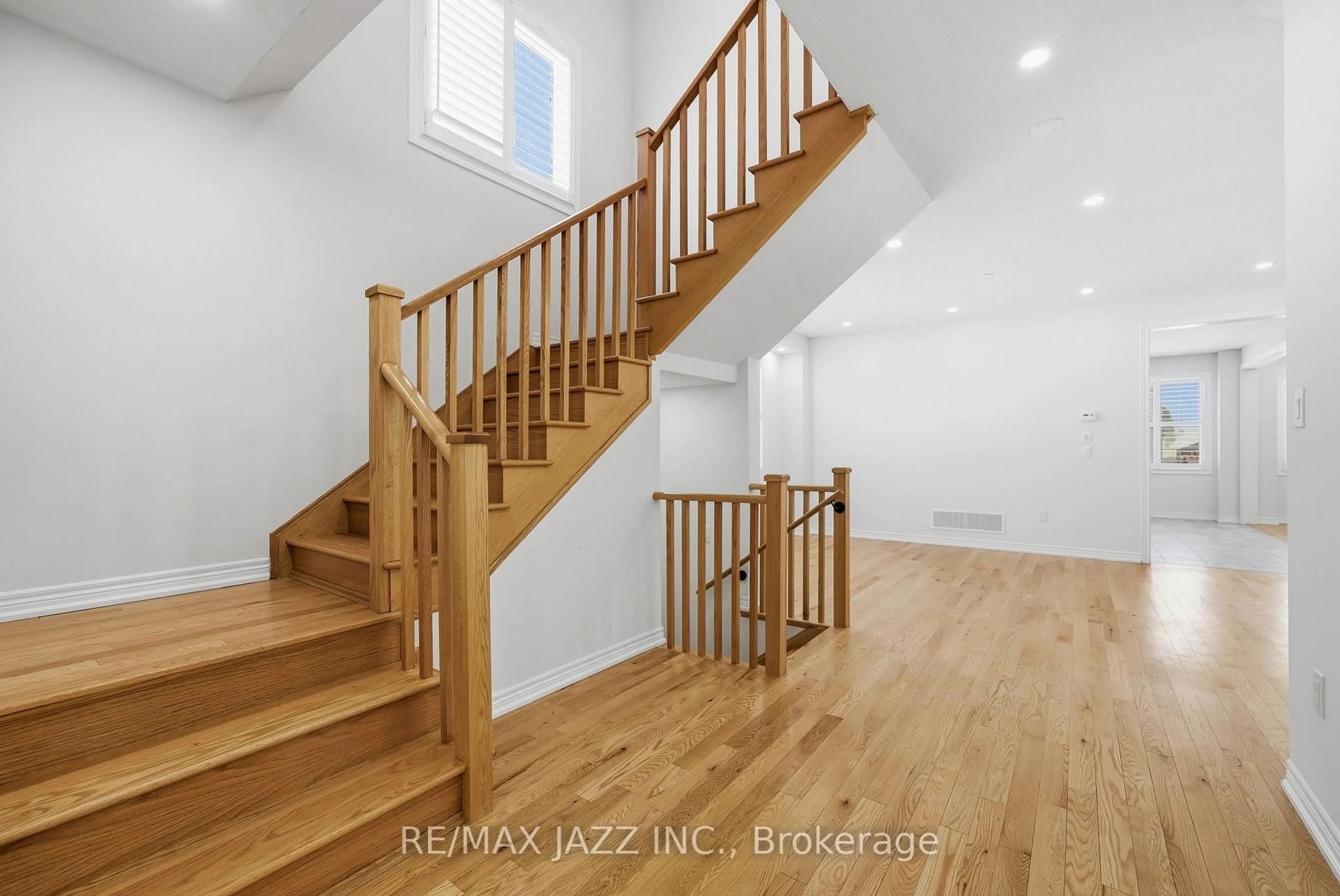 Stairs for 123 Woolacott Lane, Clarington Ontario L1C 7H1