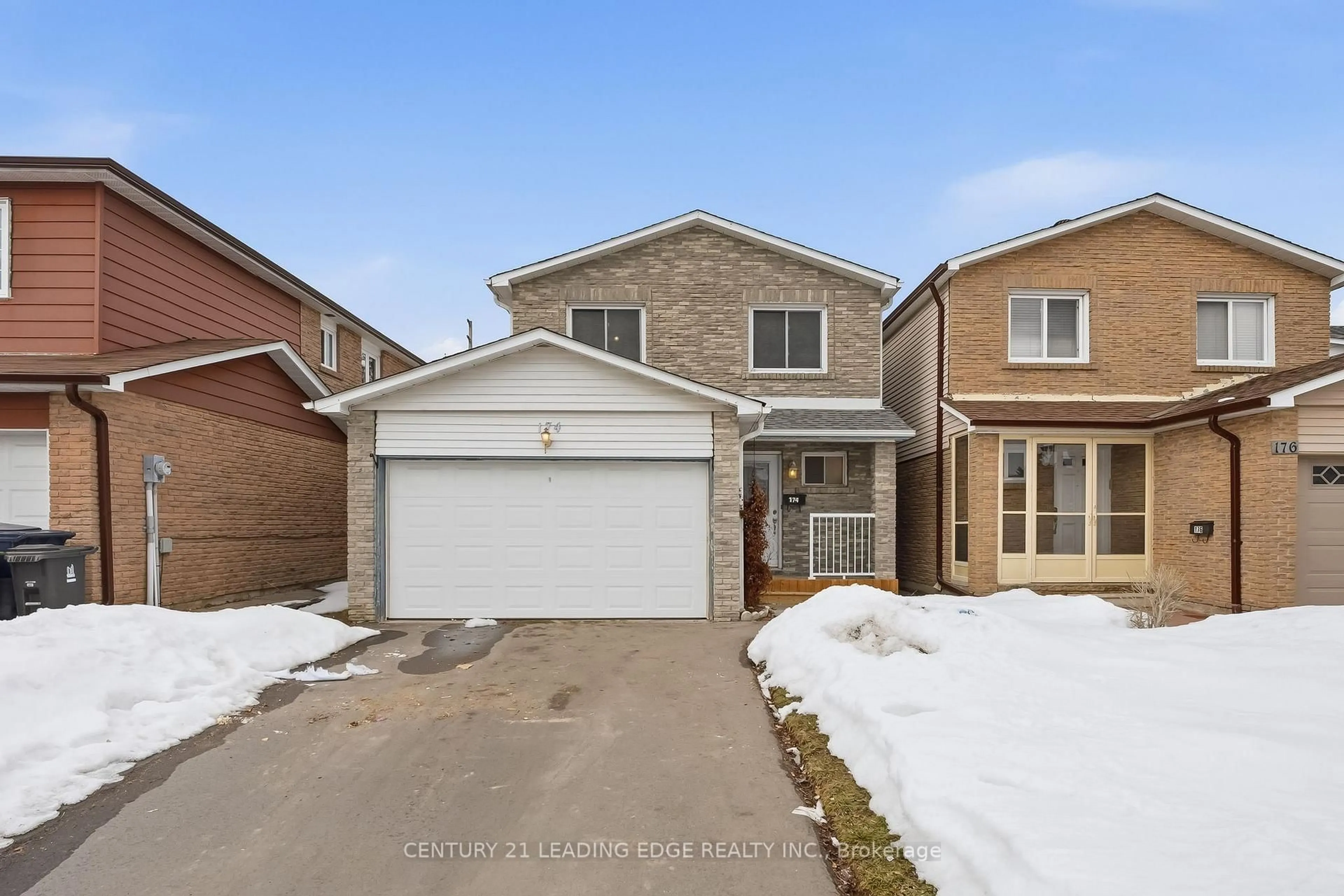 A pic from outside/outdoor area/front of a property/back of a property/a pic from drone, street for 174 Braymore Blvd, Toronto Ontario M1B 2G8