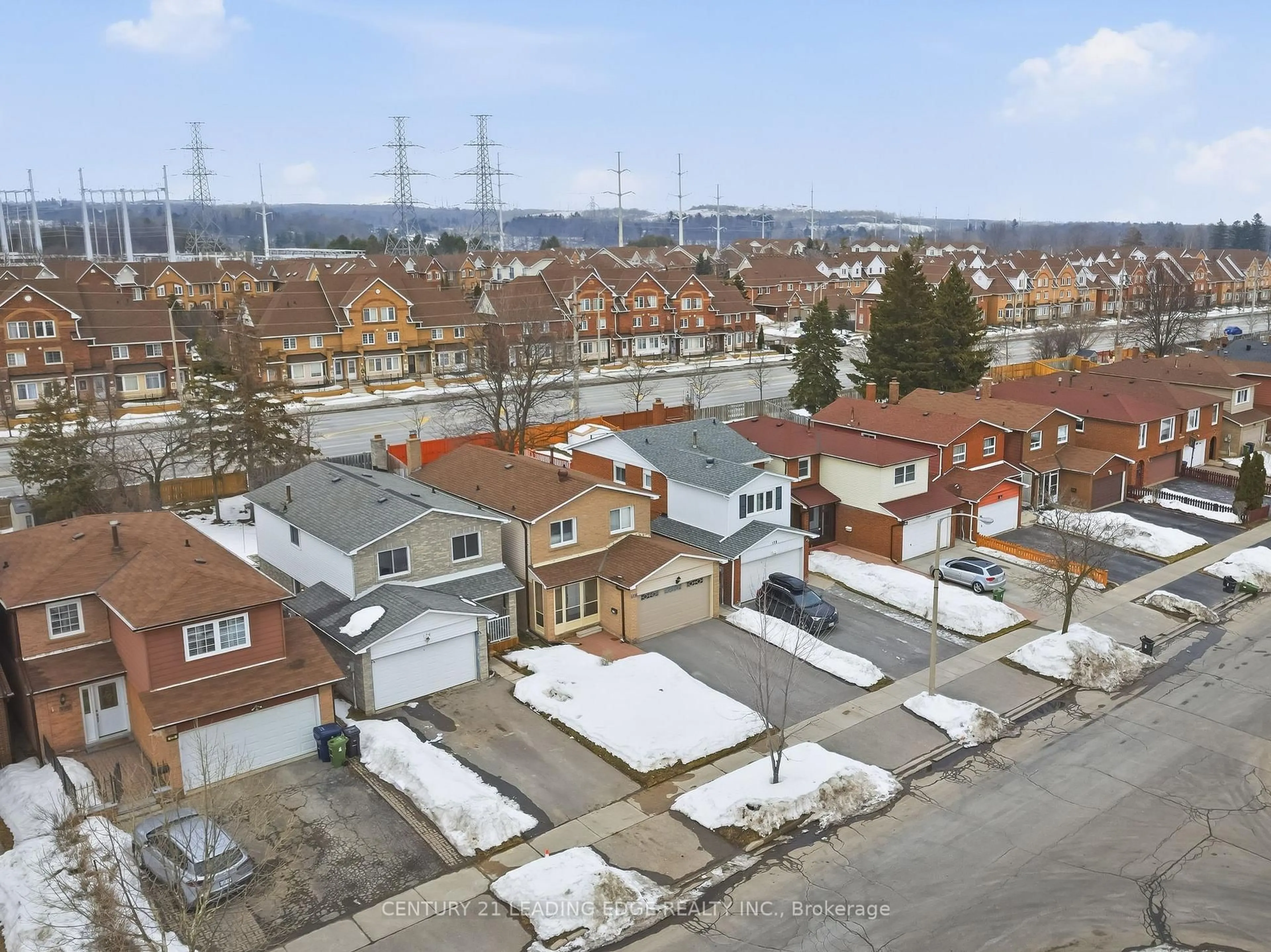 A pic from outside/outdoor area/front of a property/back of a property/a pic from drone, street for 174 Braymore Blvd, Toronto Ontario M1B 2G8