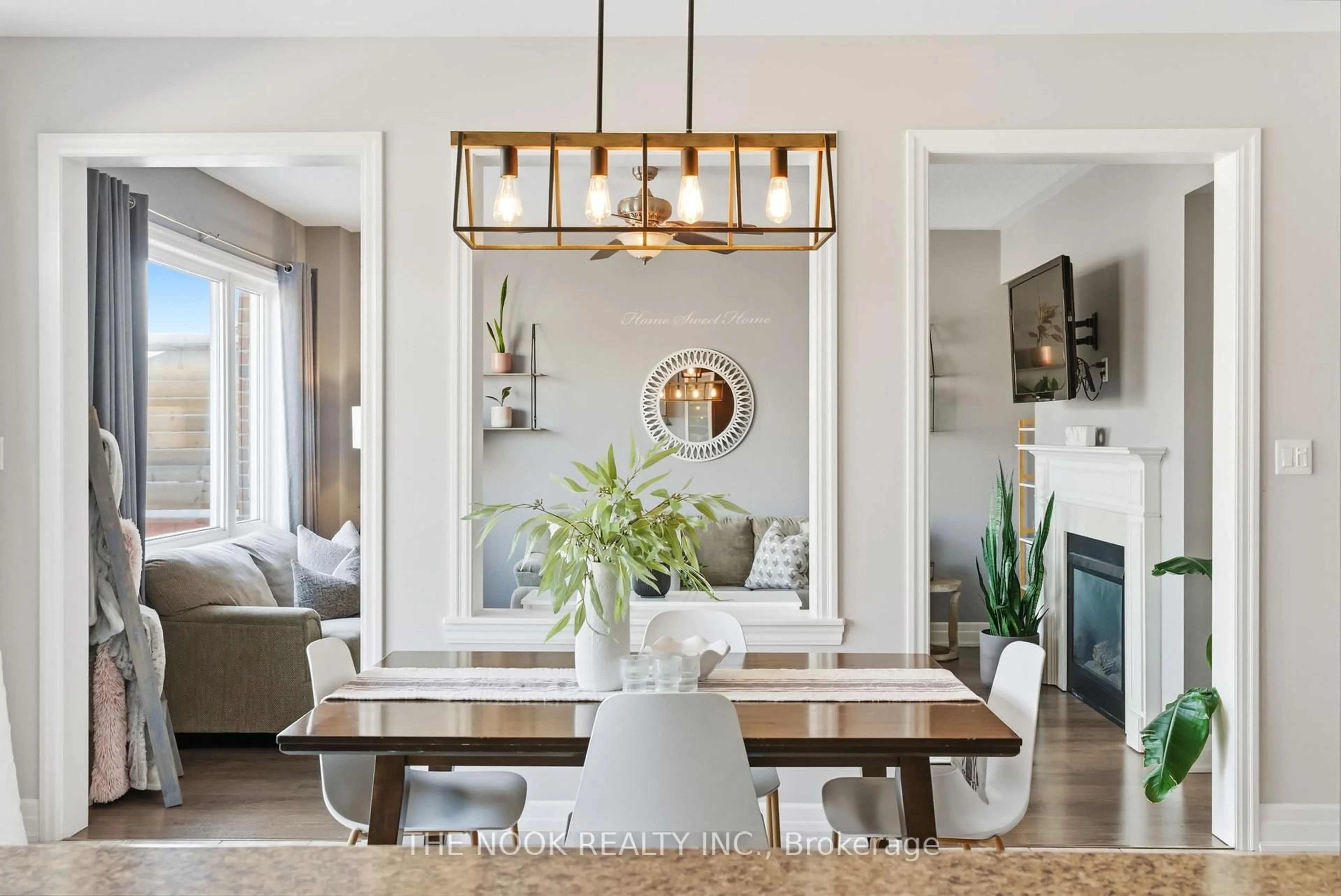 Dining room, wood/laminate floor for 2507 Standardbred Dr, Oshawa Ontario L1H 7K4