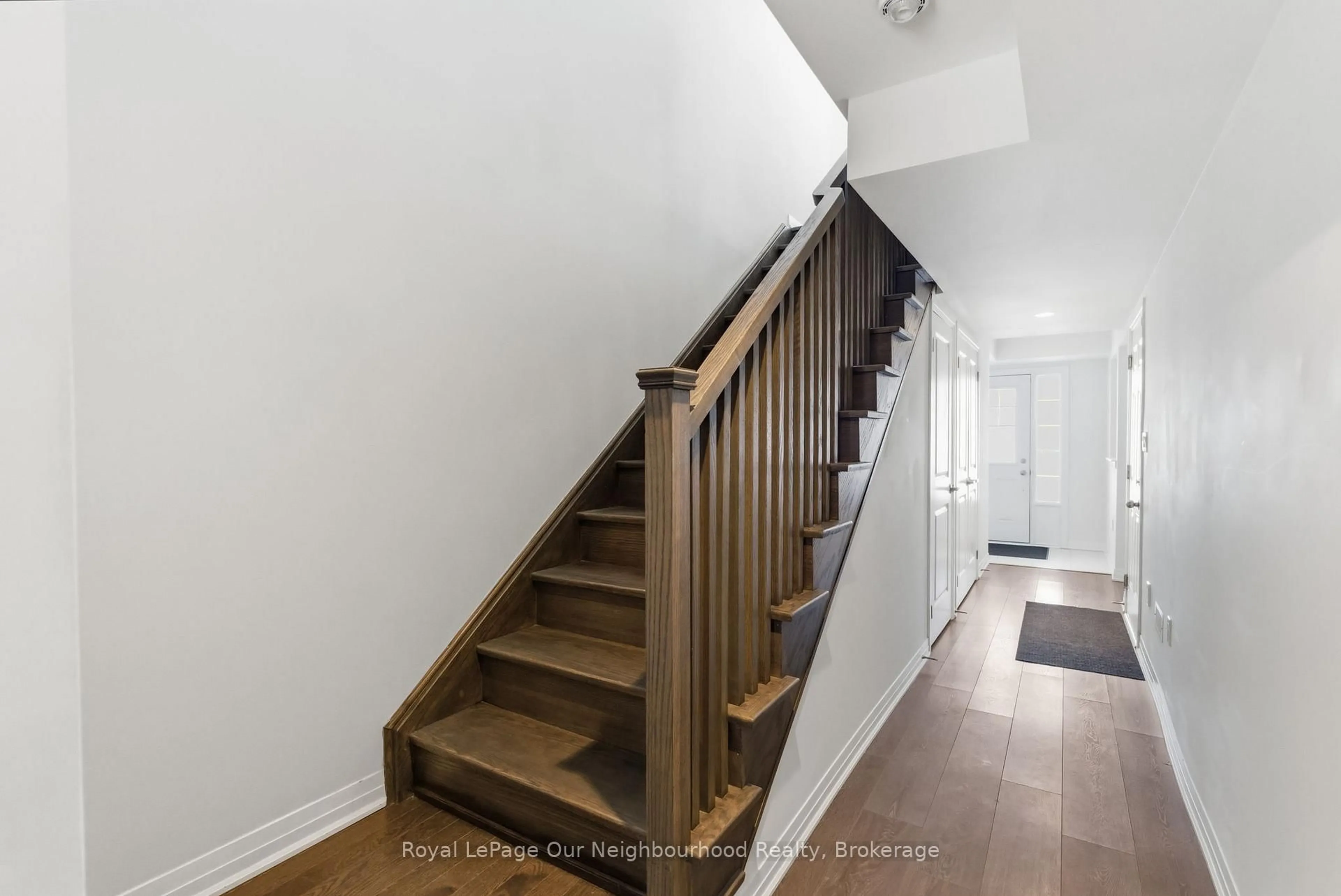 Stairs for 818 Atwater Path, Oshawa Ontario L1J 0E8