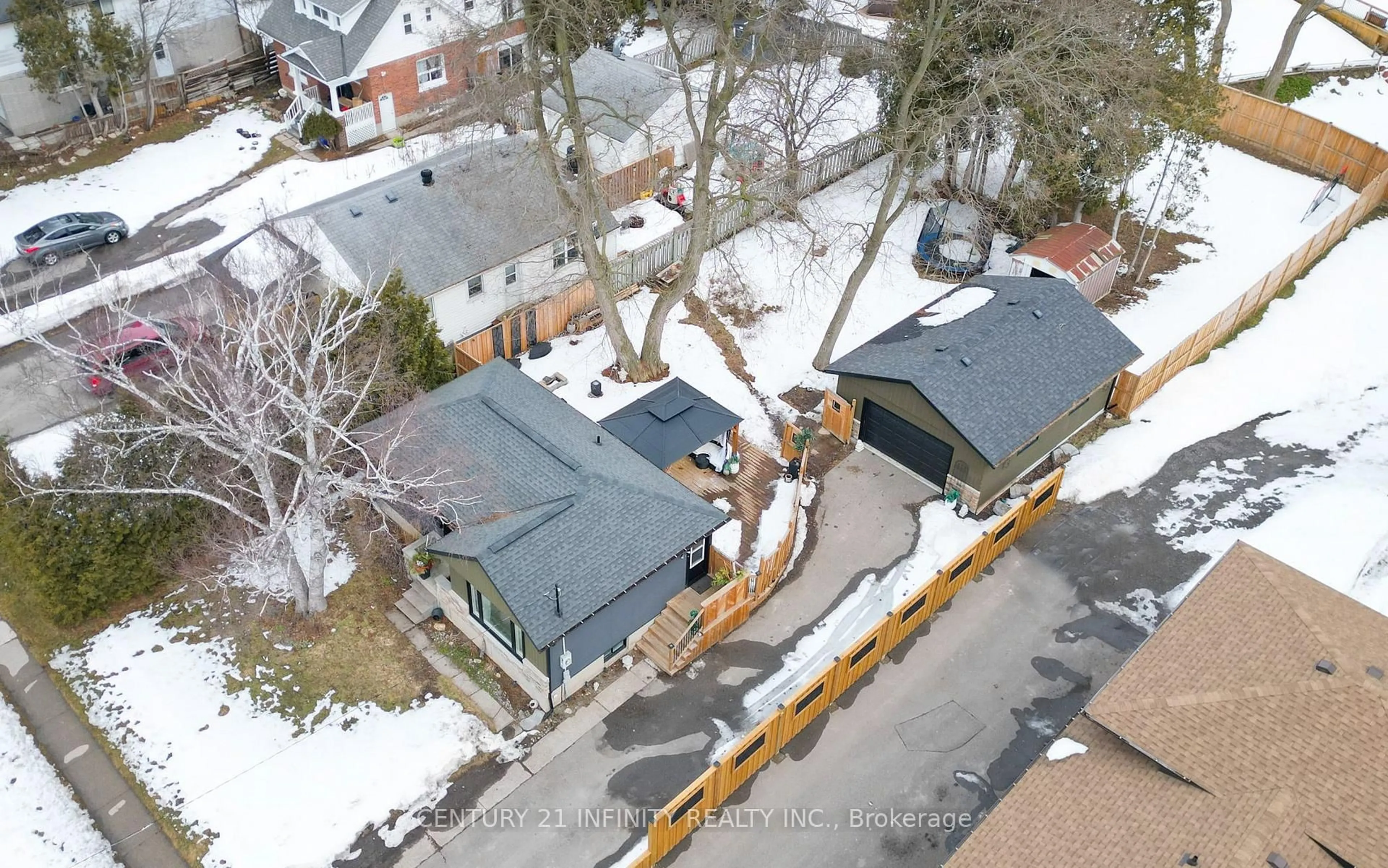 A pic from outside/outdoor area/front of a property/back of a property/a pic from drone, street for 373 Grandview St, Oshawa Ontario L1H 7E1