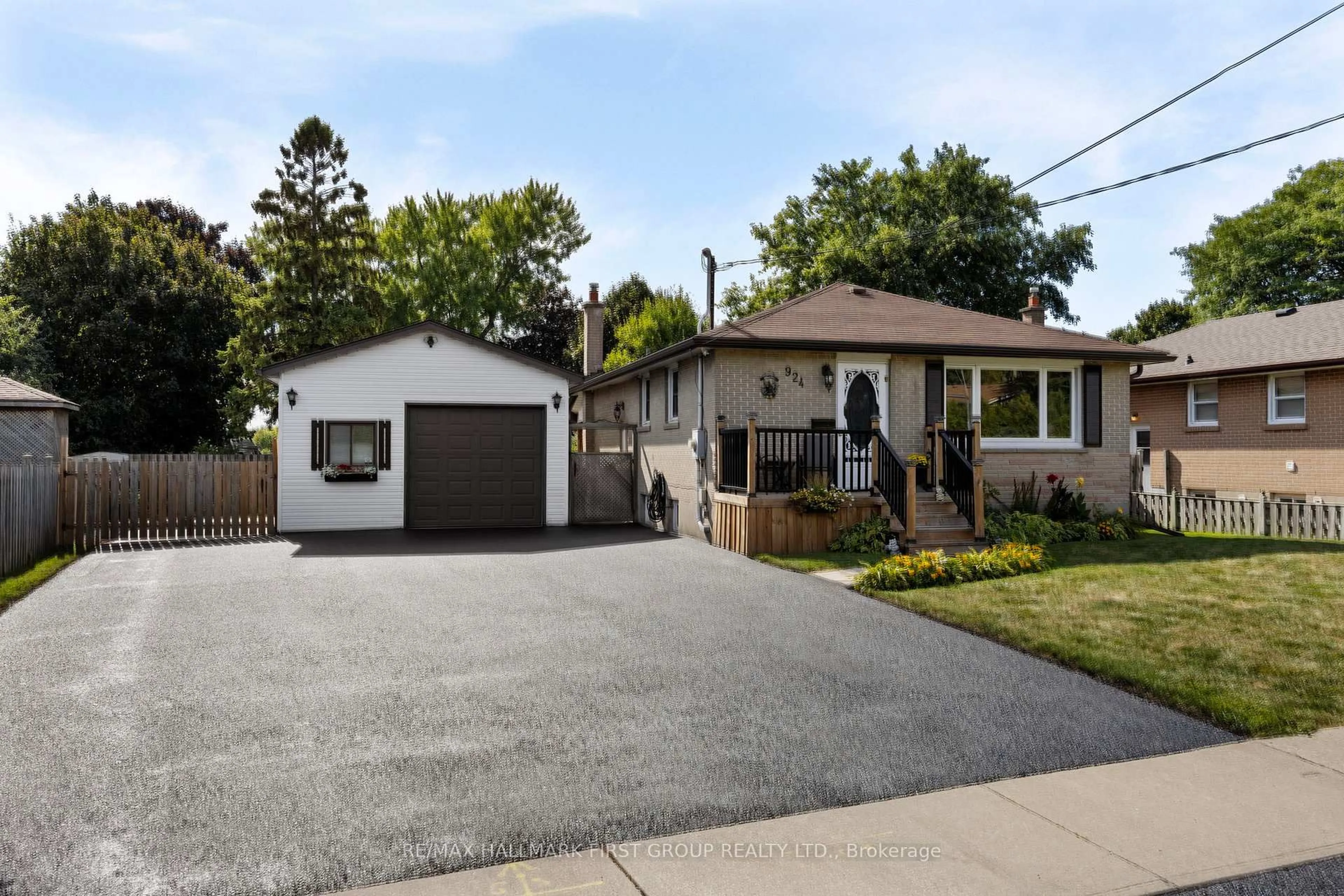 Unknown for 924 McCullough Dr, Whitby Ontario L1N 1C6