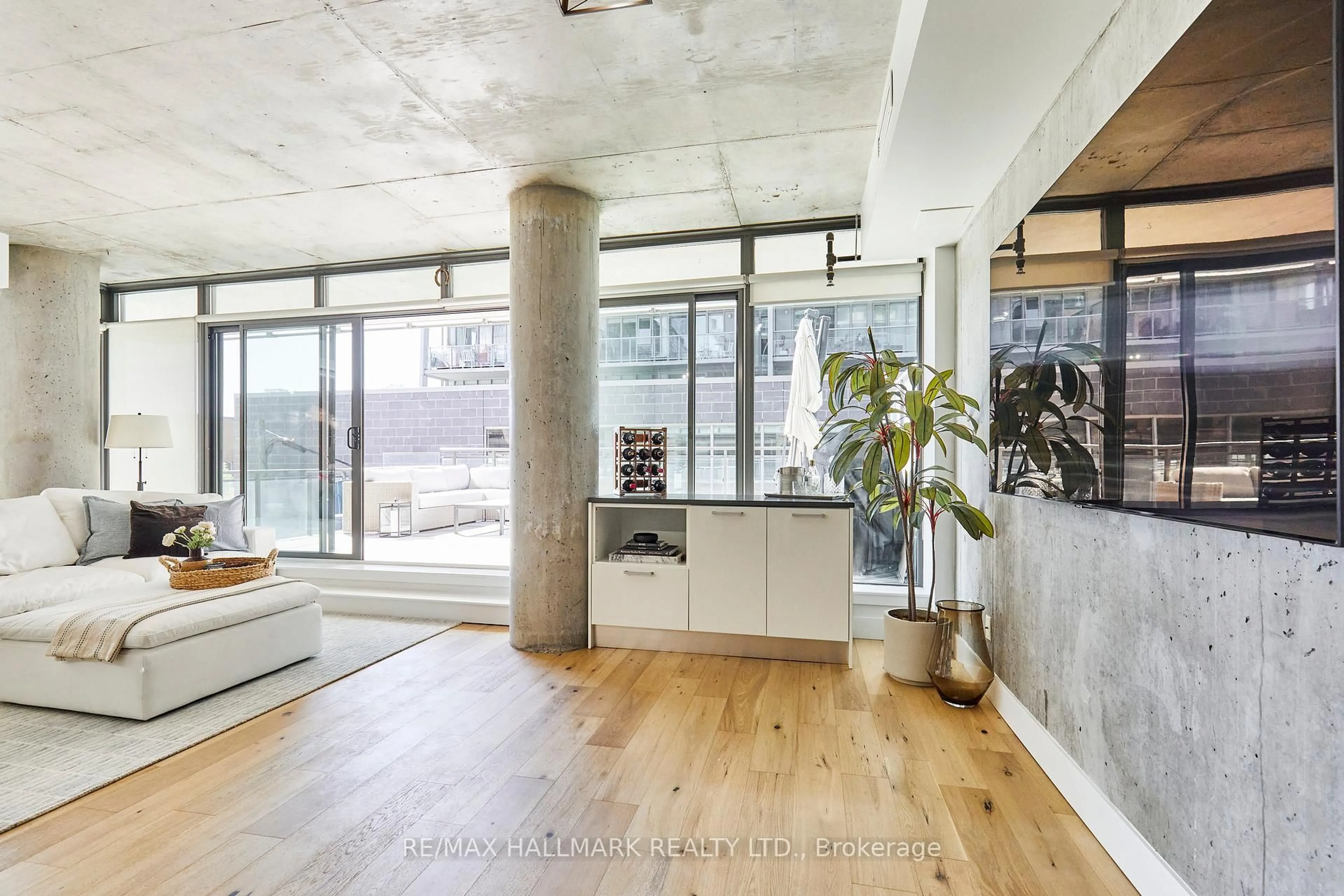 Indoor foyer for 90 Broadview Ave #211, Toronto Ontario M4M 0A7