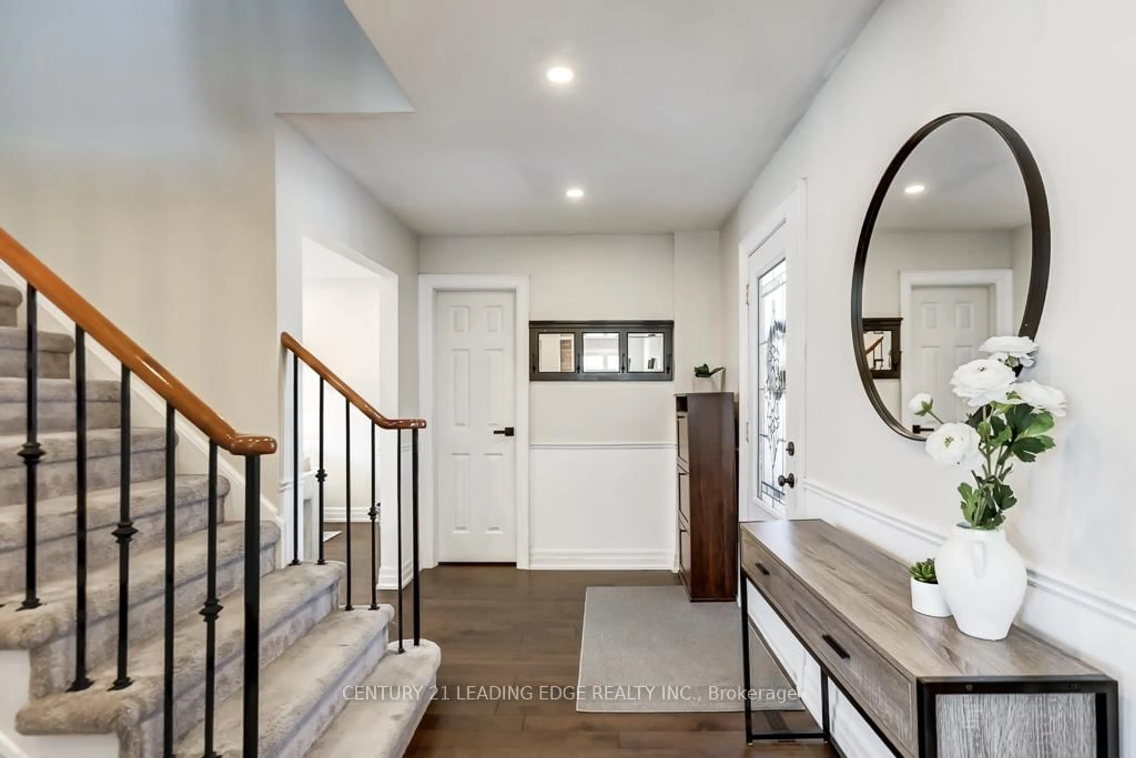 Indoor entryway for 10 EMPSON Crt, Ajax Ontario L1S 3Y3