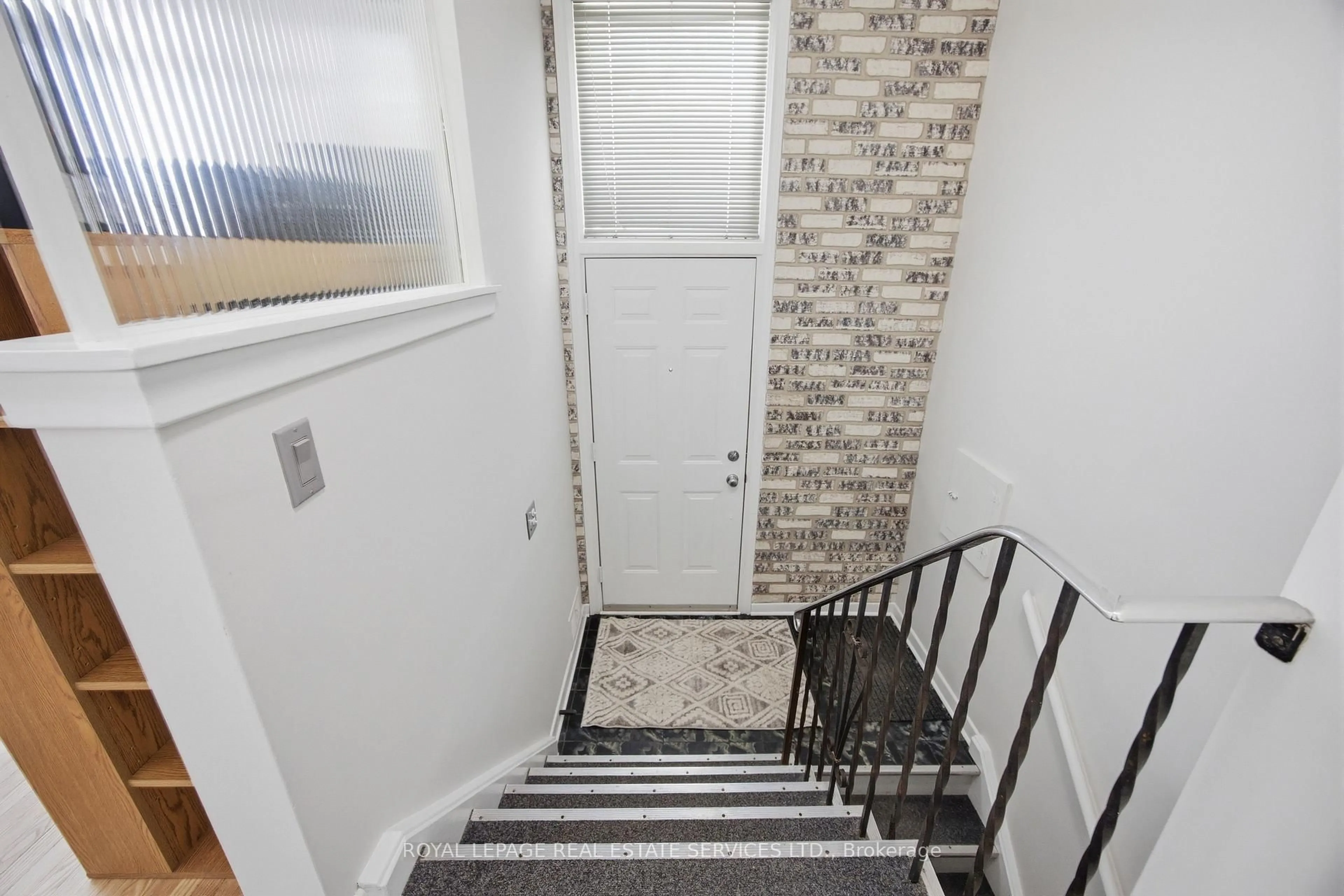 Stairs for 66 Melchior Dr, Toronto Ontario M1E 3W5