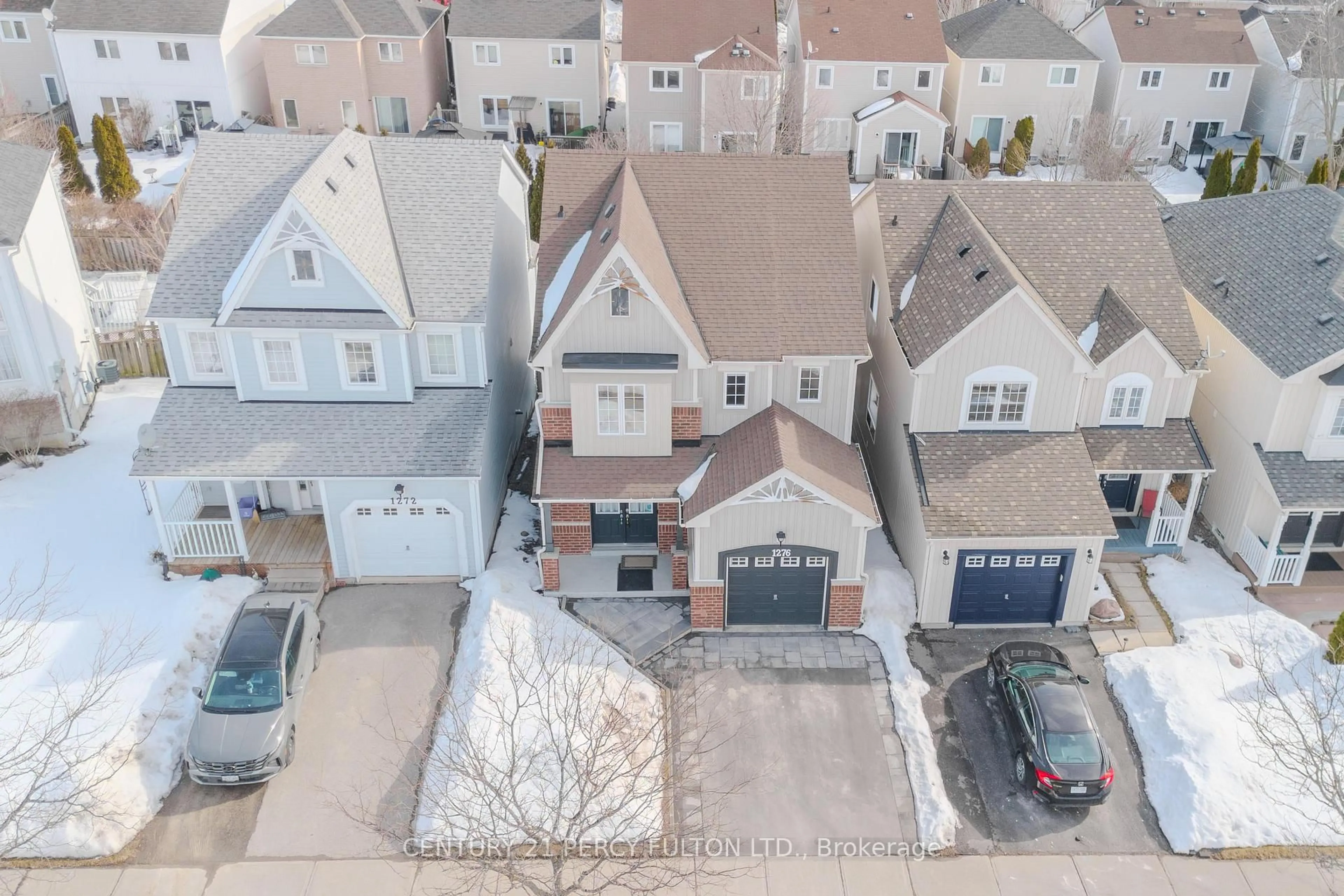 A pic from outside/outdoor area/front of a property/back of a property/a pic from drone, street for 1276 Ashgrove Cres, Oshawa Ontario L1K 3A6