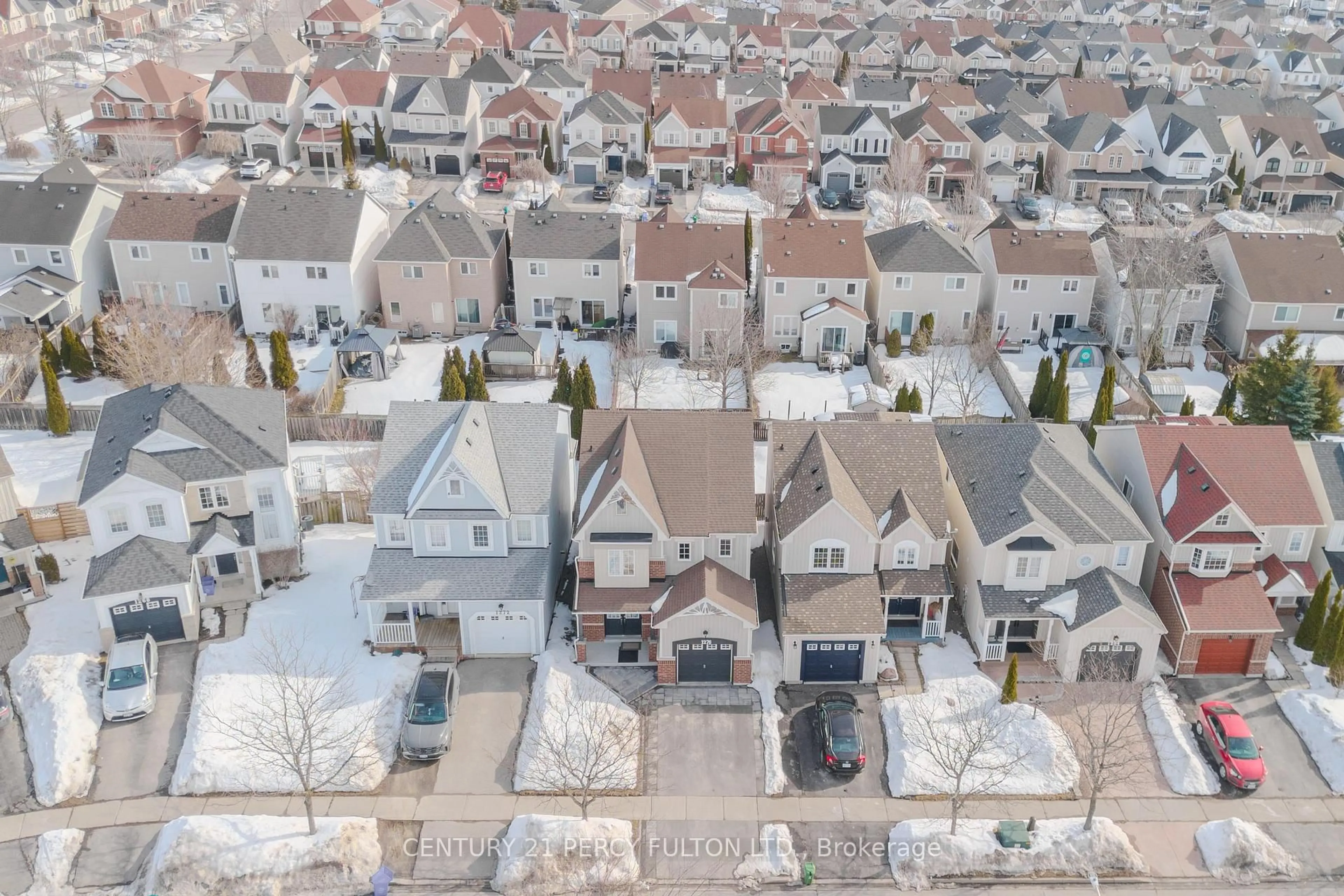 A pic from outside/outdoor area/front of a property/back of a property/a pic from drone, street for 1276 Ashgrove Cres, Oshawa Ontario L1K 3A6