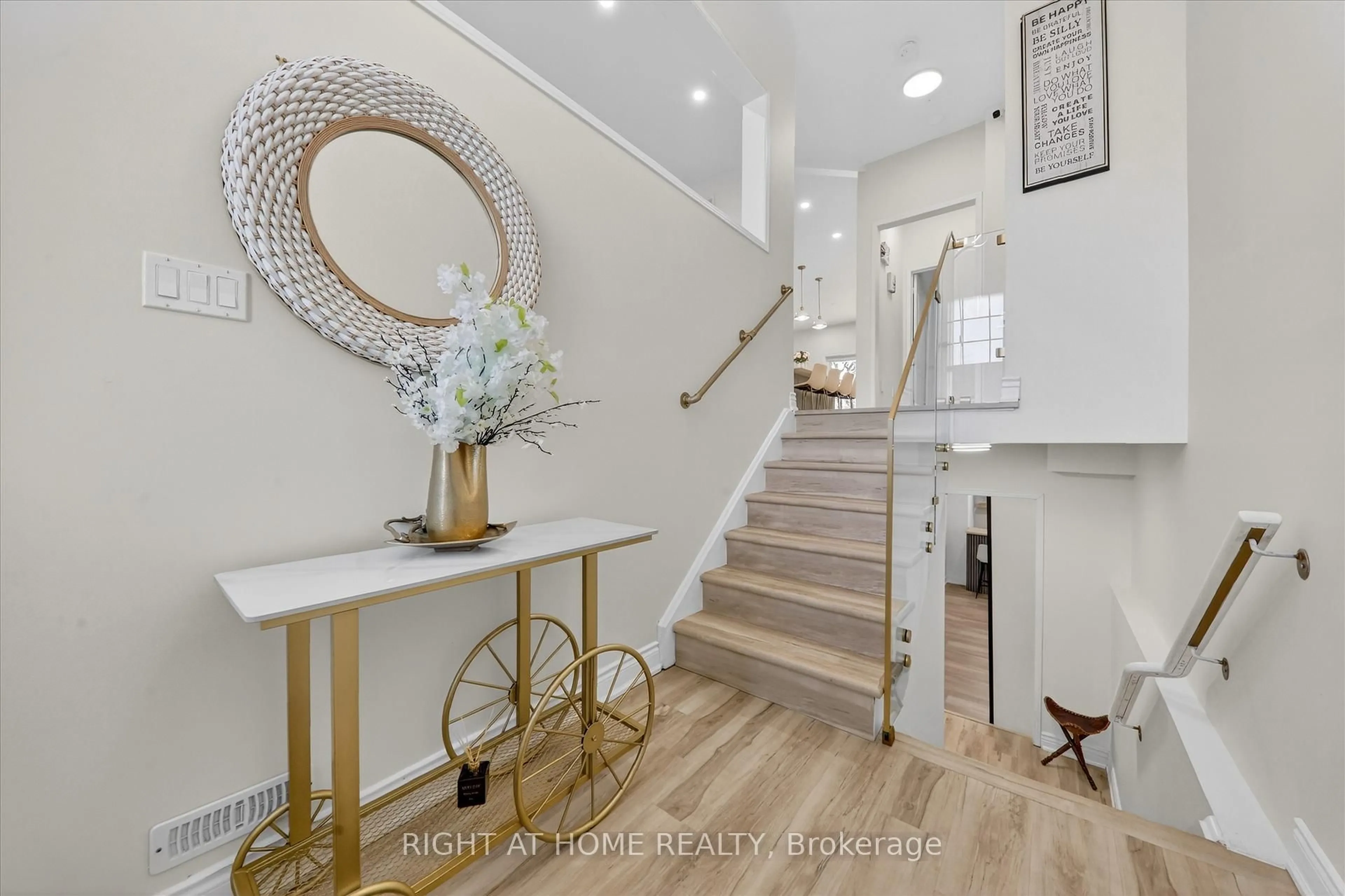 Indoor entryway for 75 Fencerow Dr, Whitby Ontario L1R 3N2