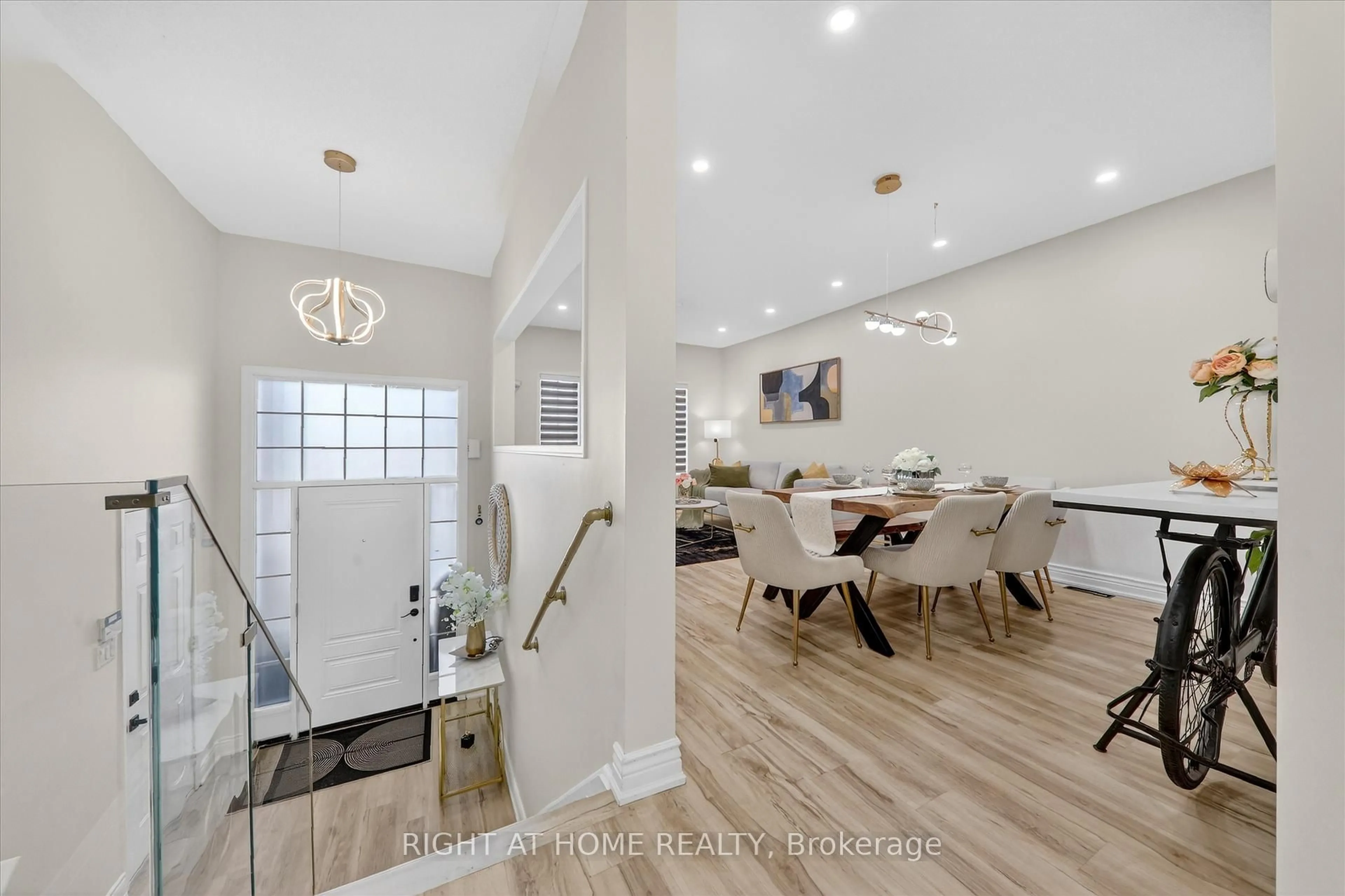 Dining room, ceramic/tile floor for 75 Fencerow Dr, Whitby Ontario L1R 3N2