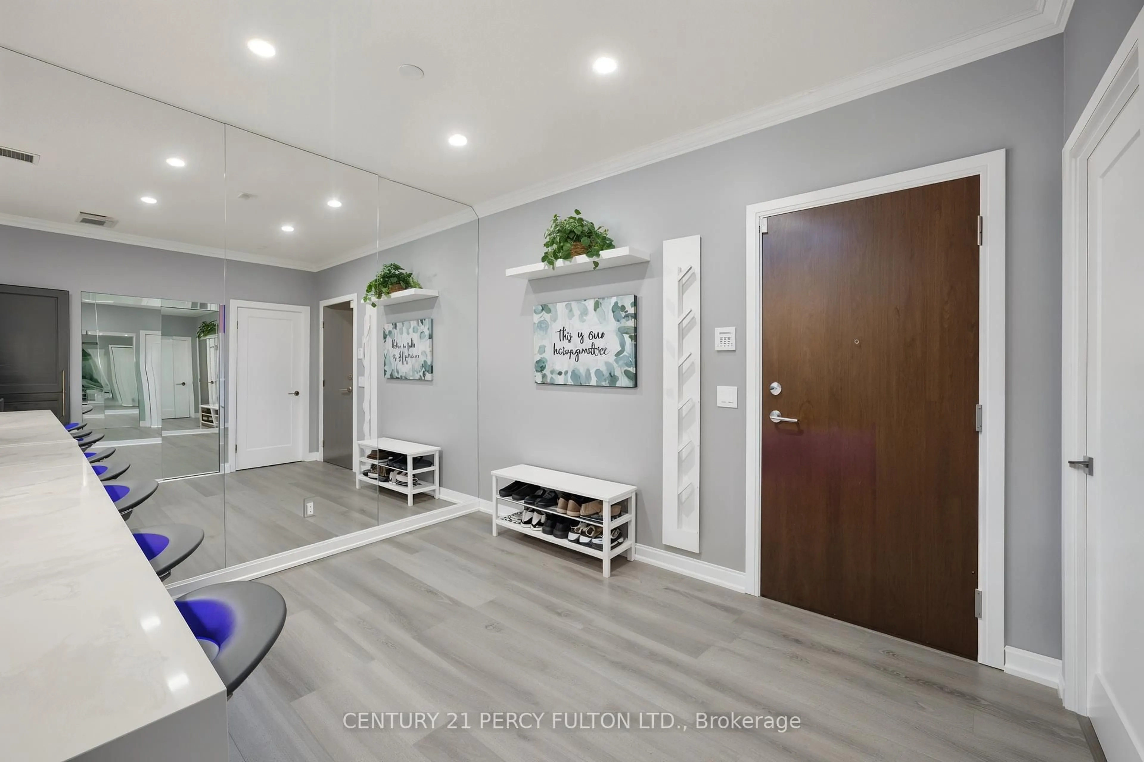 Indoor entryway for 181 Village Green Sq #314, Toronto Ontario M1S 0K6