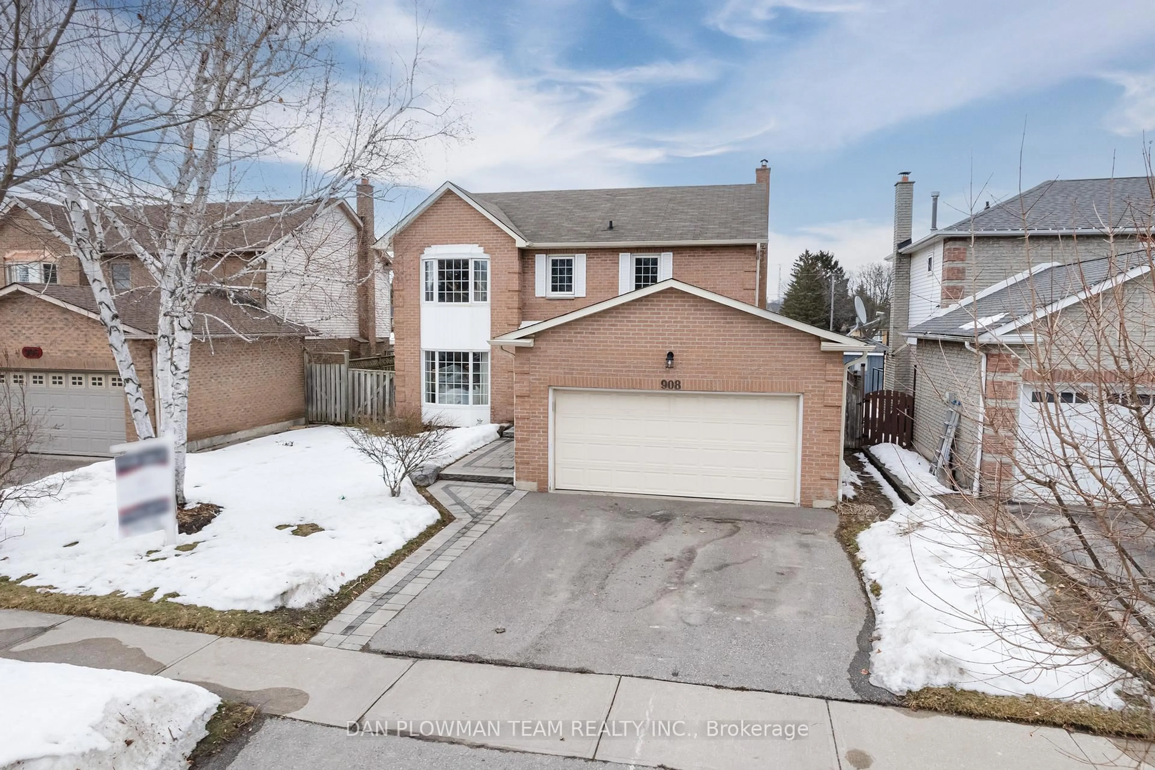 A pic from outside/outdoor area/front of a property/back of a property/a pic from drone, street for 908 White Ash Dr, Whitby Ontario L1N 7S8