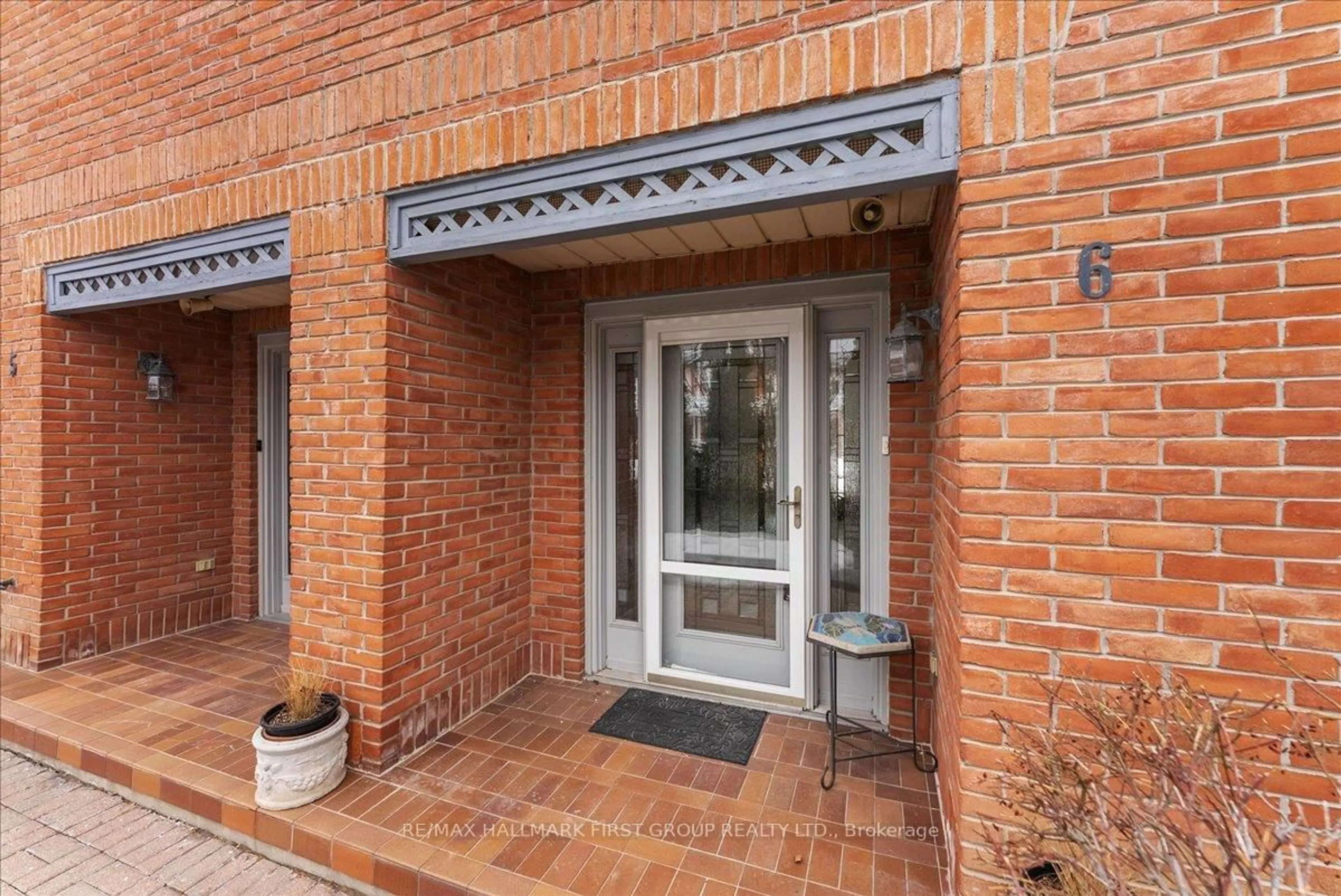 Unknown for 110 Mary St #6, Whitby Ontario L1N 8M5