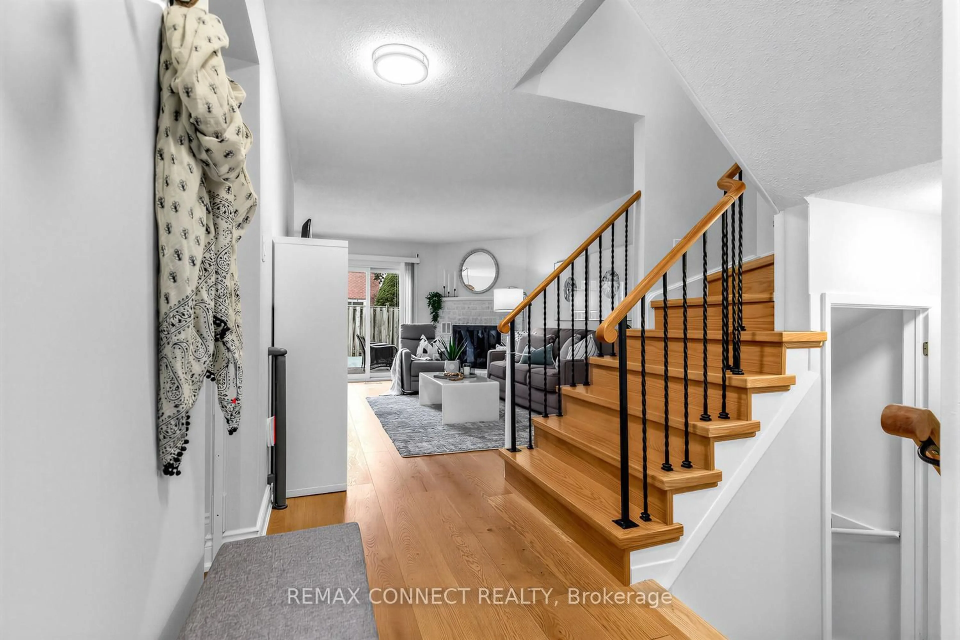 Indoor entryway for 123 Chatfield Dr, Ajax Ontario L1T 2J2