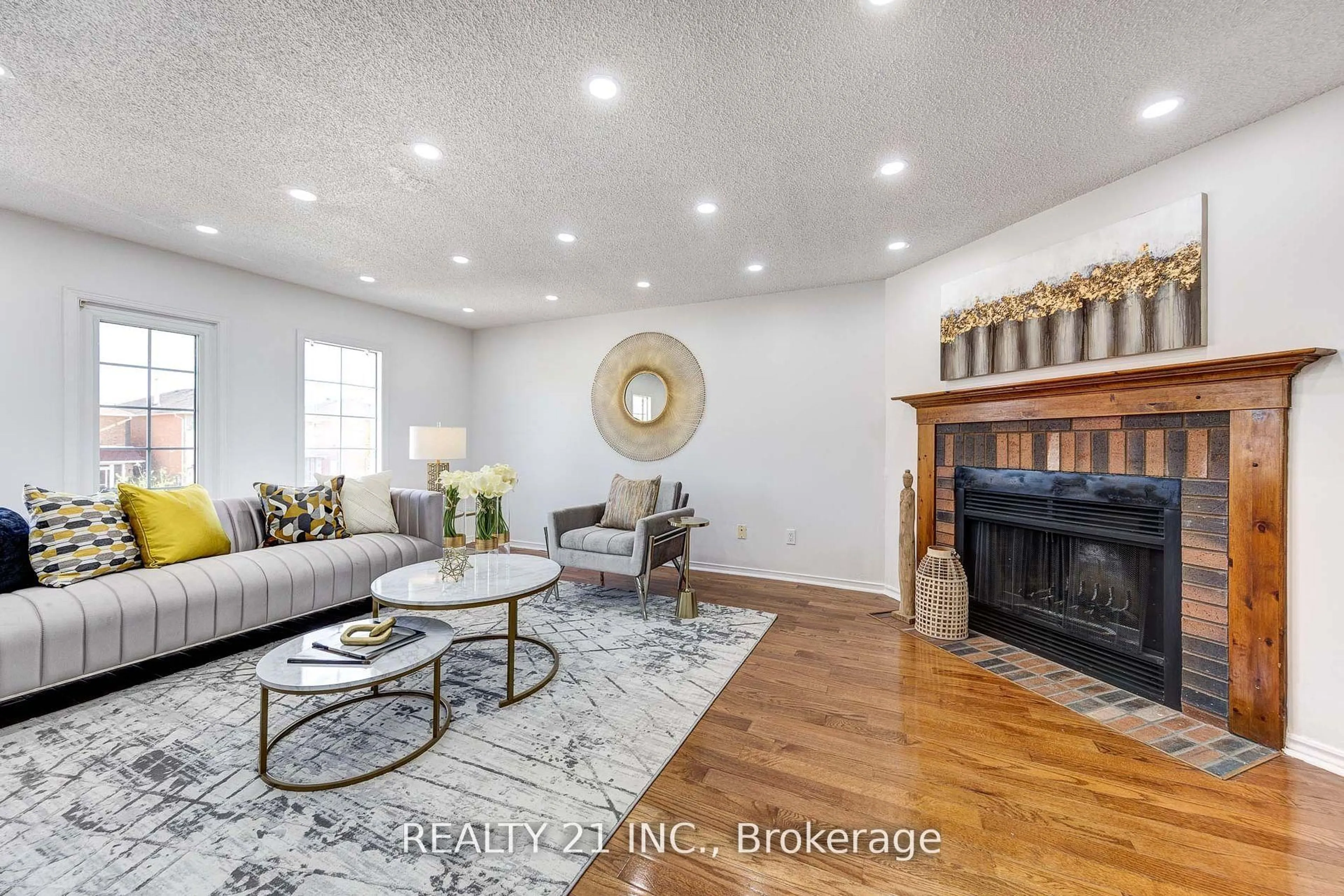 Living room with furniture, wood/laminate floor for 130 Morningview Tr, Toronto Ontario M1B 5L2