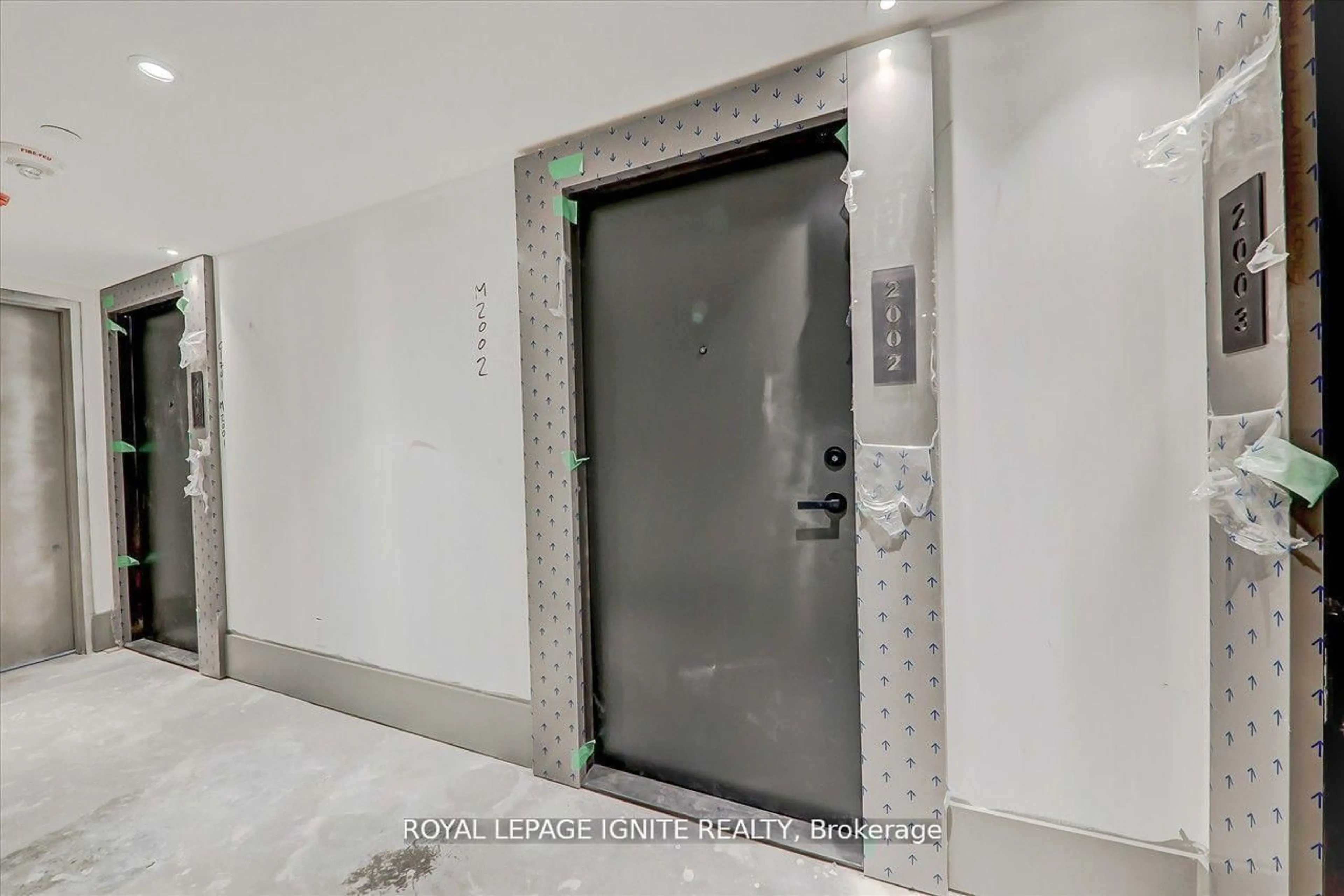 Indoor foyer for 2033 Kennedy Rd #2002, Toronto Ontario M1T 0B9